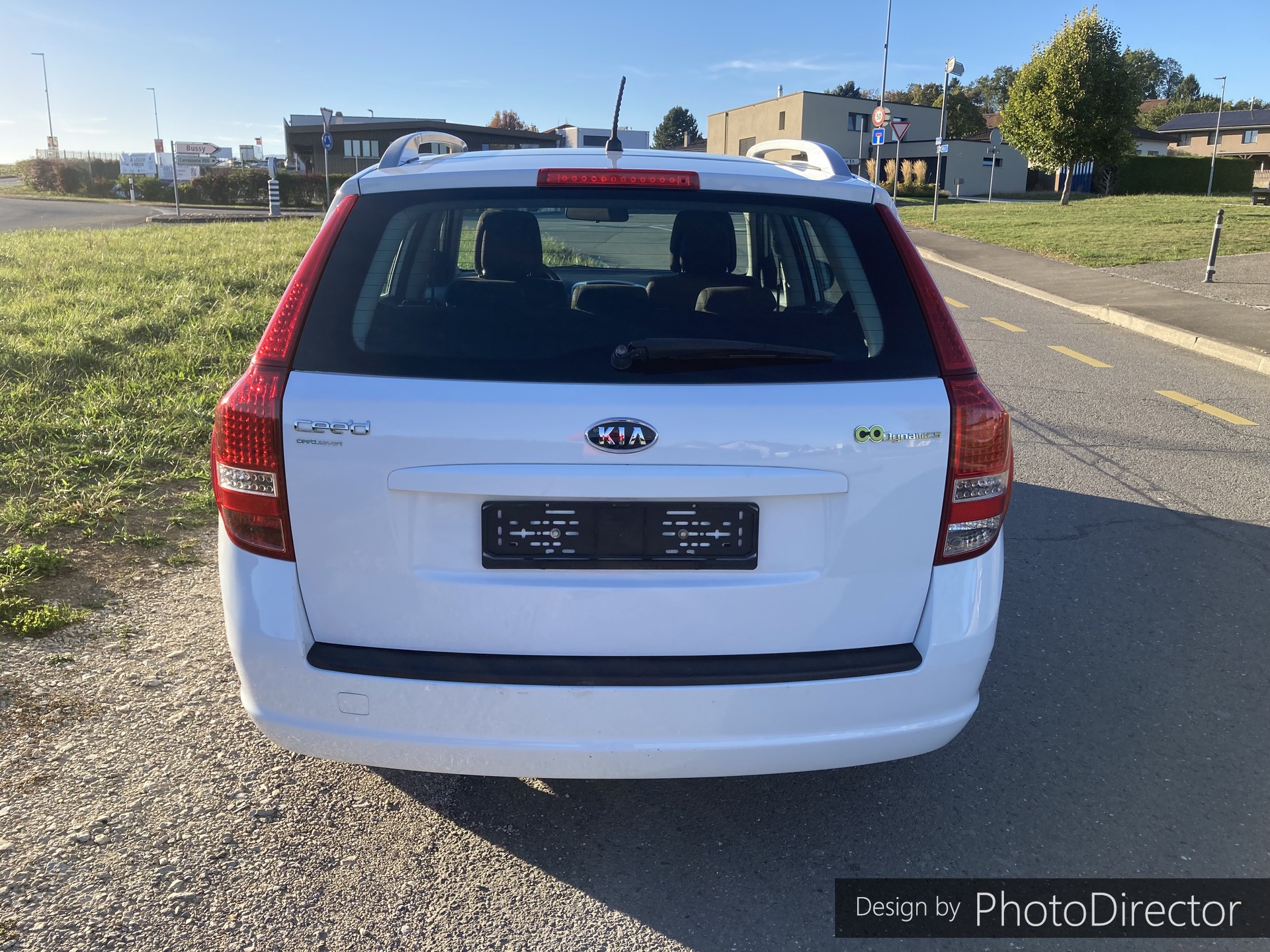 KIA Cee'd Sporty Wagon 1.4 16V Basic-image-11