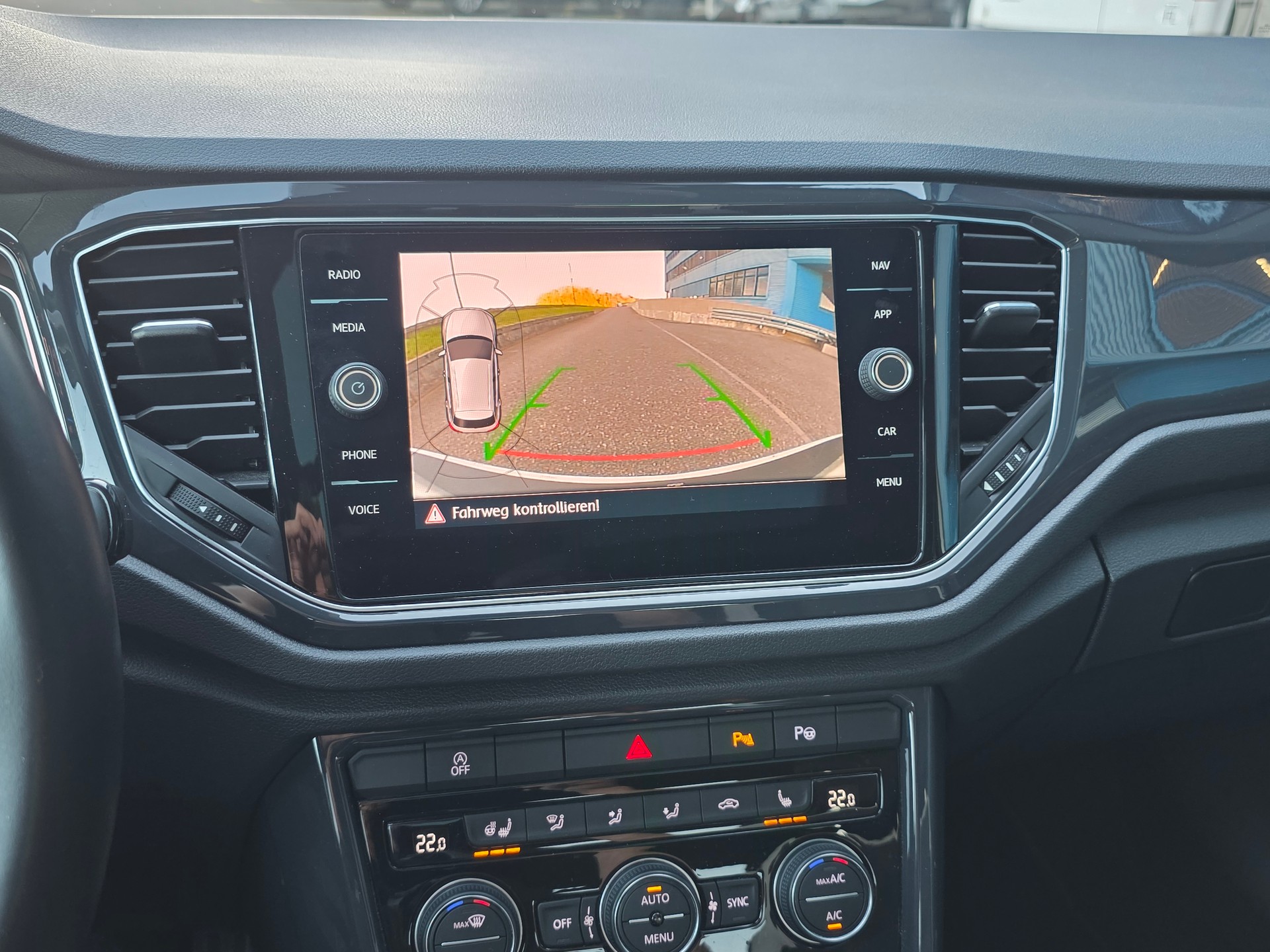VW T-Roc 2.0 TSI Sport DSG 4Motion-image-15
