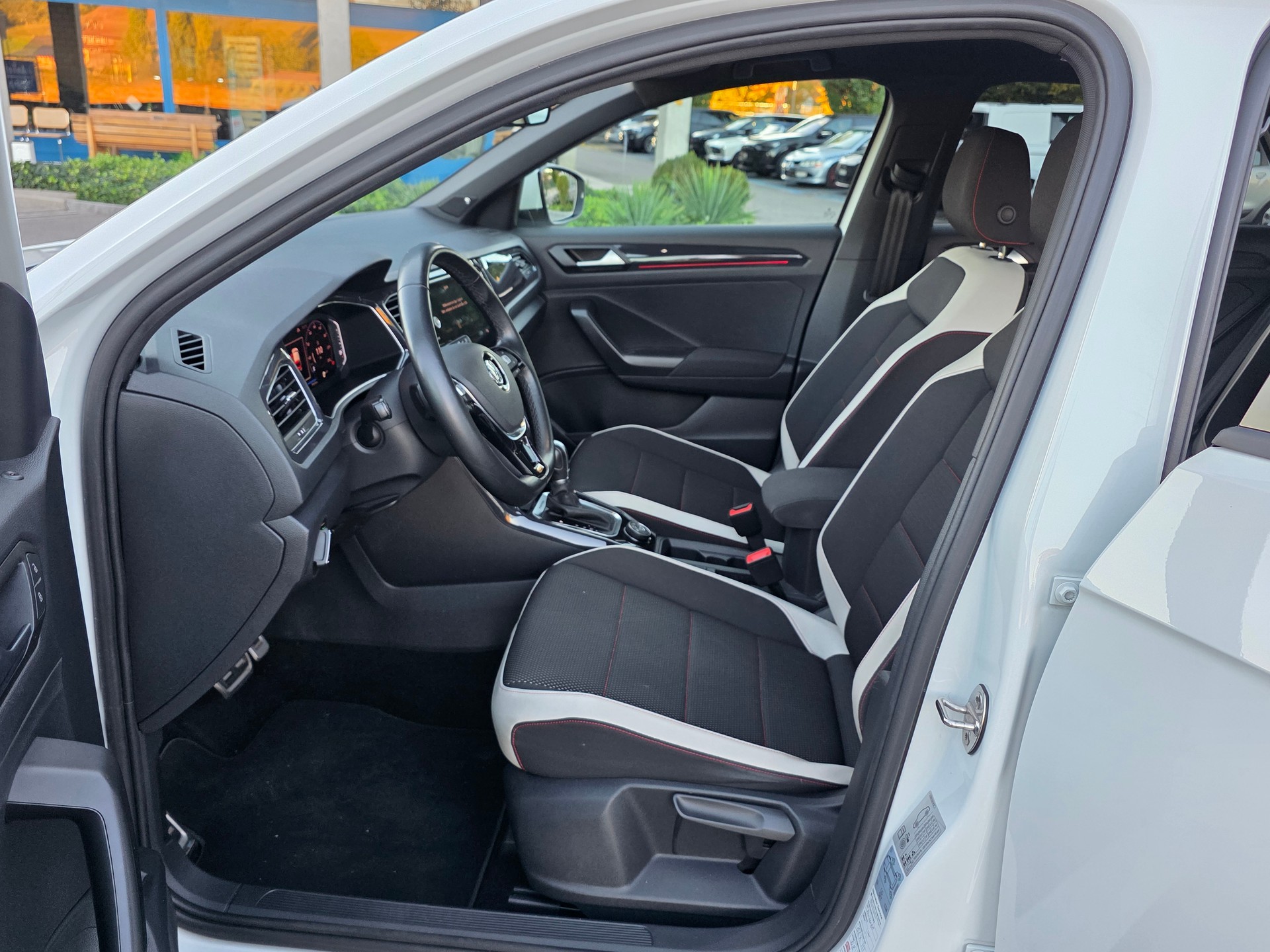 VW T-Roc 2.0 TSI Sport DSG 4Motion-image-8
