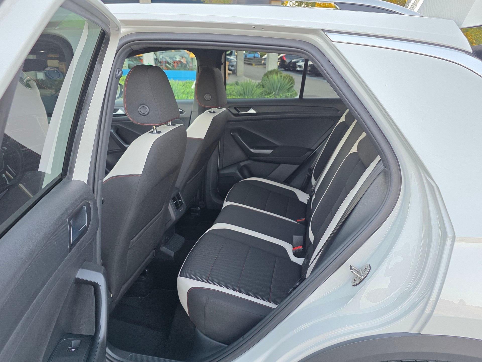 VW T-Roc 2.0 TSI Sport DSG 4Motion-image-10