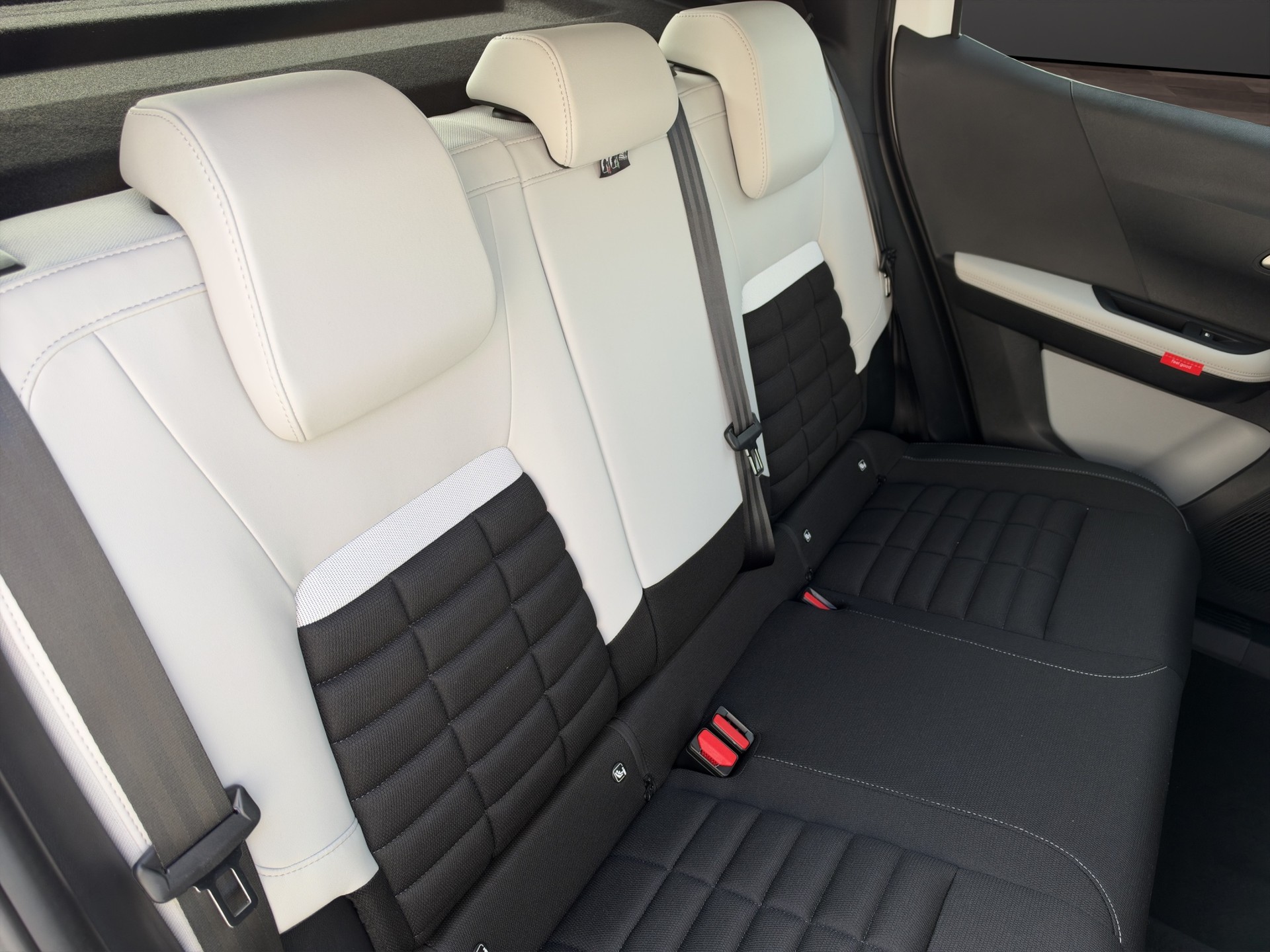 CITROEN C3 Aircross 1.2 Hybrid Business-image-10