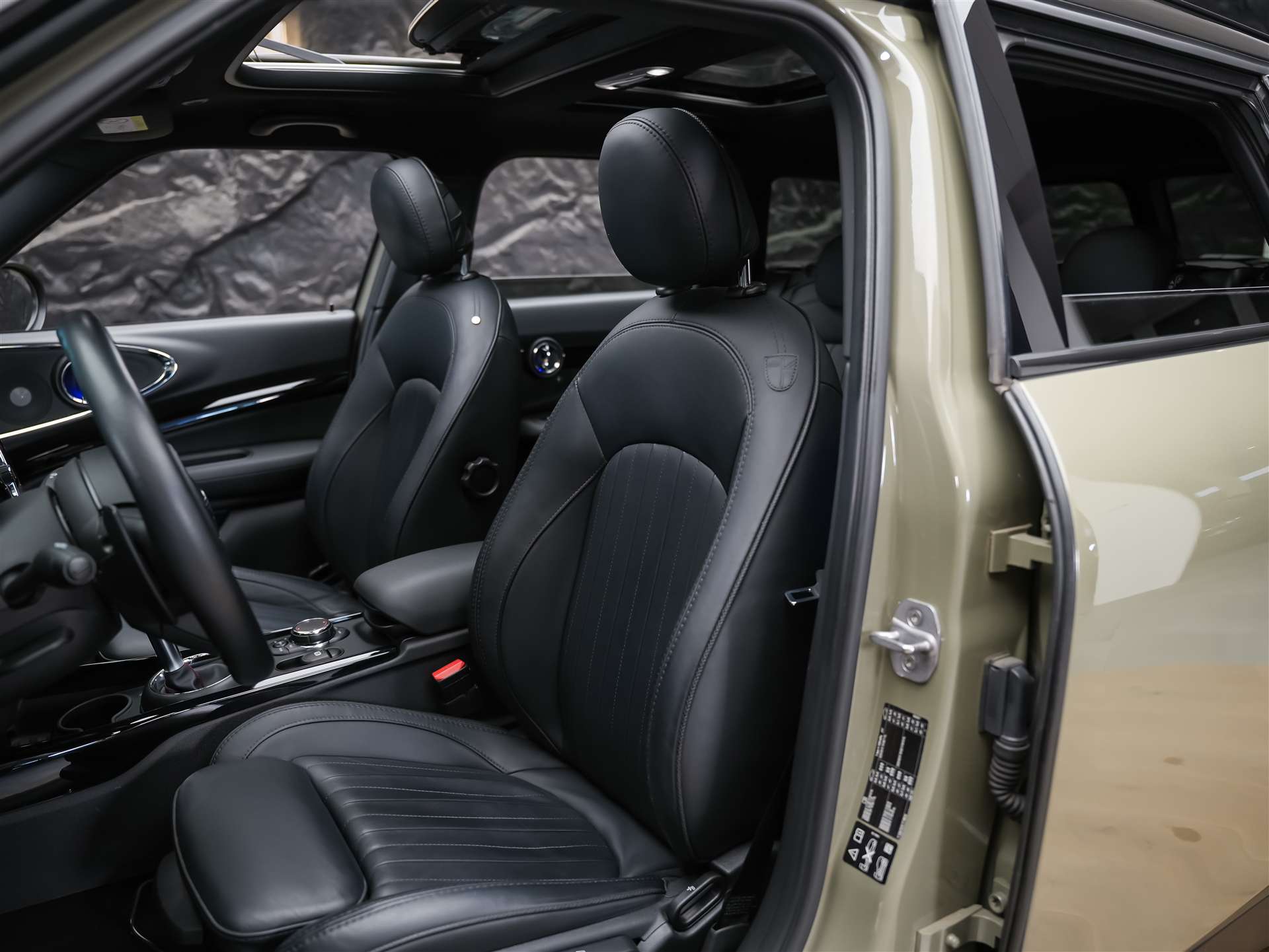 MINI Clubman Cooper S ALL4 Steptronic *CH Fahrzeug*Head Up*Panorama*-image-8