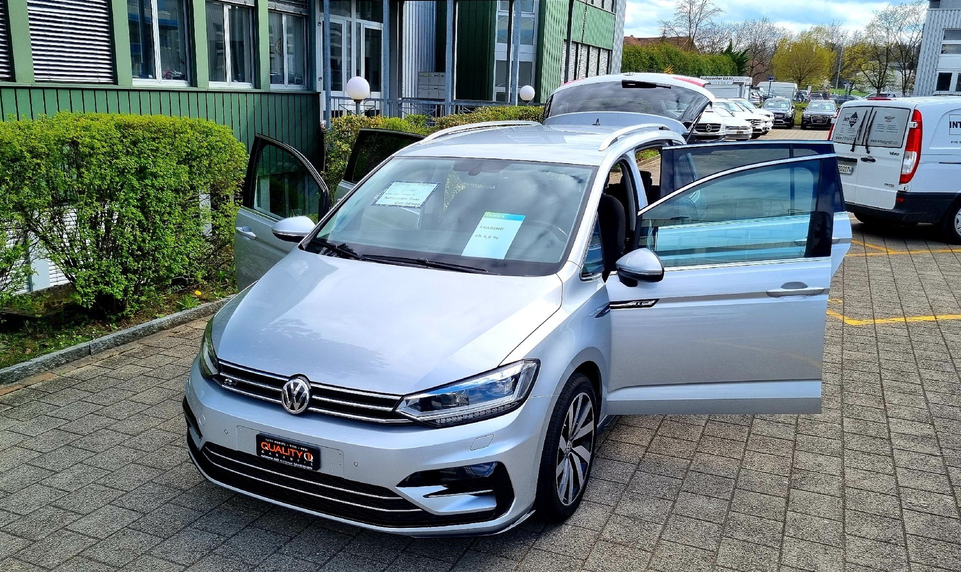 VW Touran 2.0 TDI R-Line BlueMotion Technology DSG-image-8