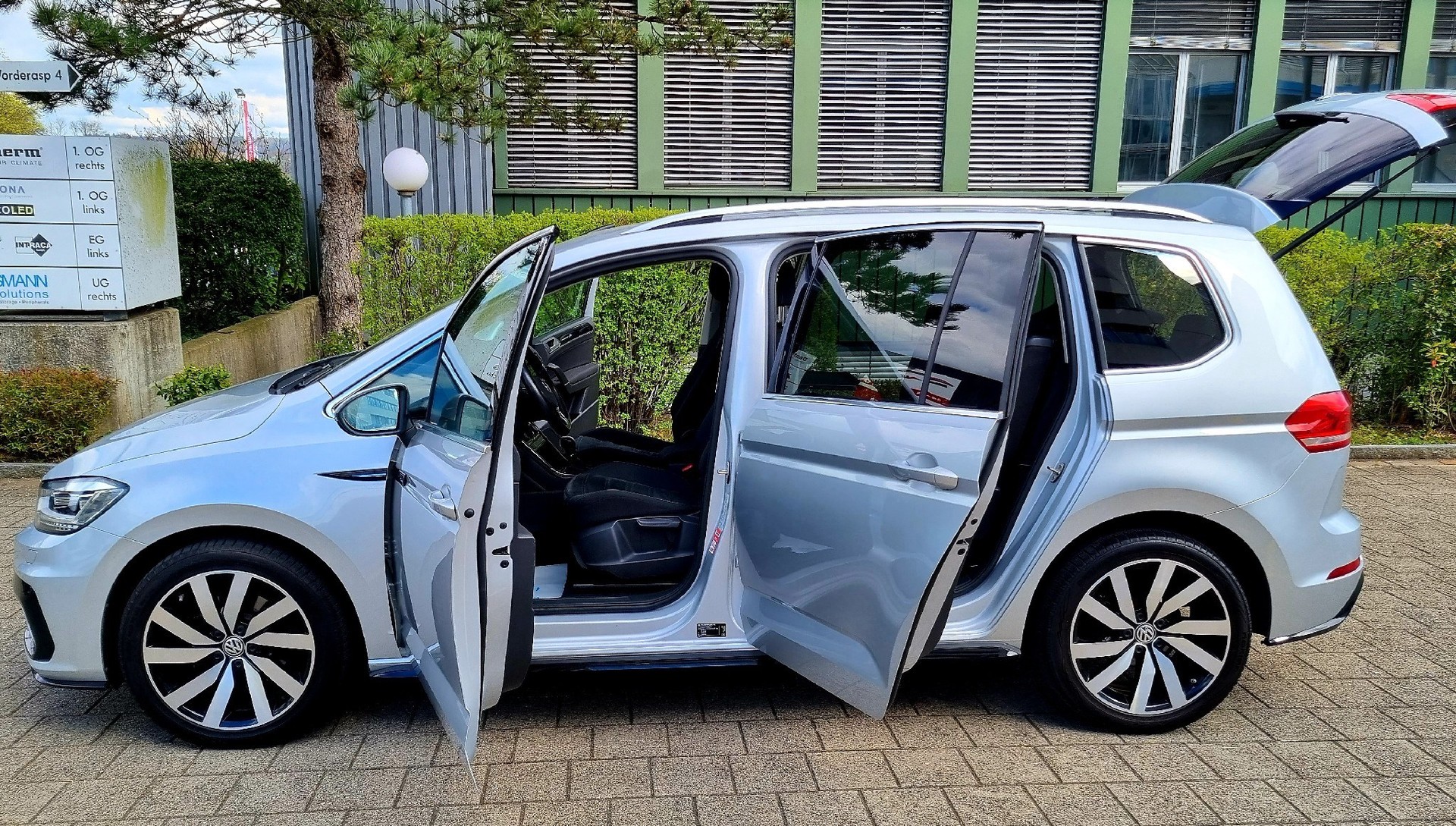 VW Touran 2.0 TDI R-Line BlueMotion Technology DSG-image-9