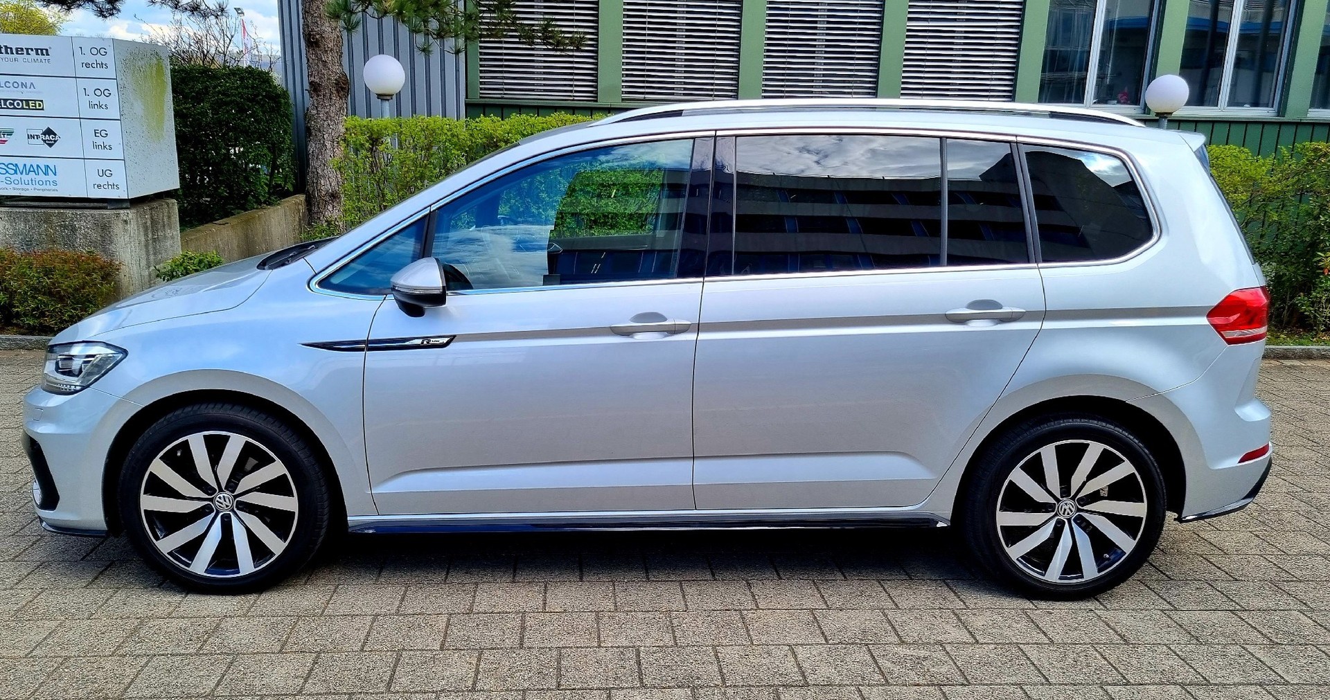 VW Touran 2.0 TDI R-Line BlueMotion Technology DSG-image-13