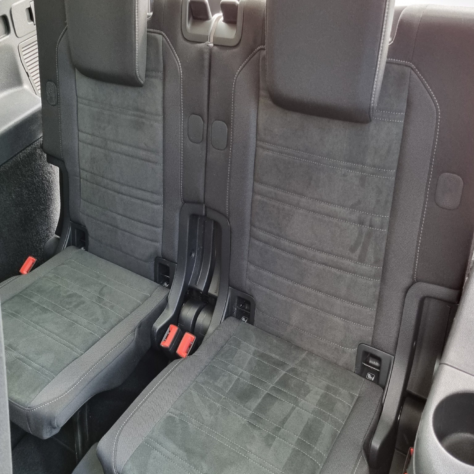 VW Touran 2.0 TDI R-Line BlueMotion Technology DSG-image-1