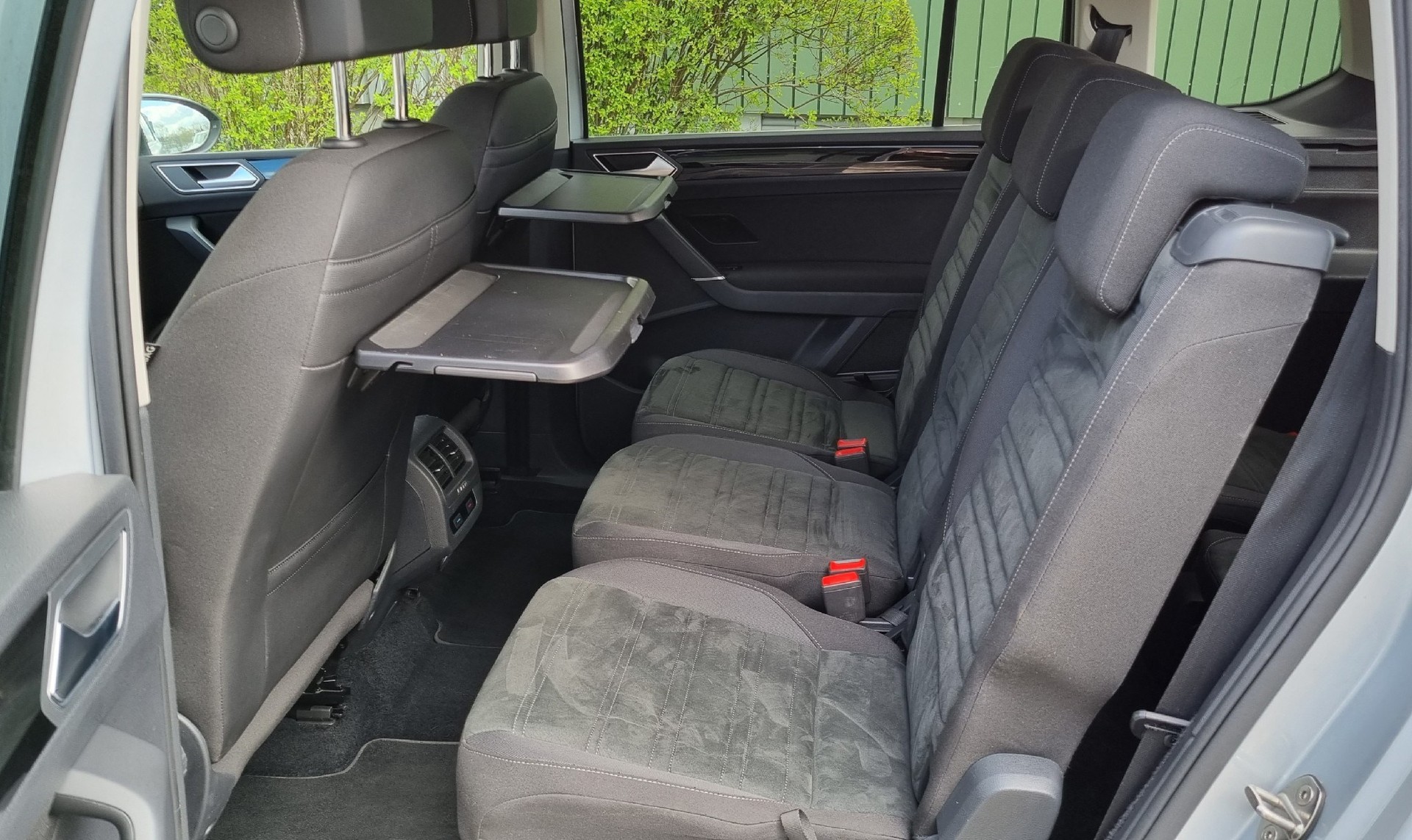 VW Touran 2.0 TDI R-Line BlueMotion Technology DSG-image-2