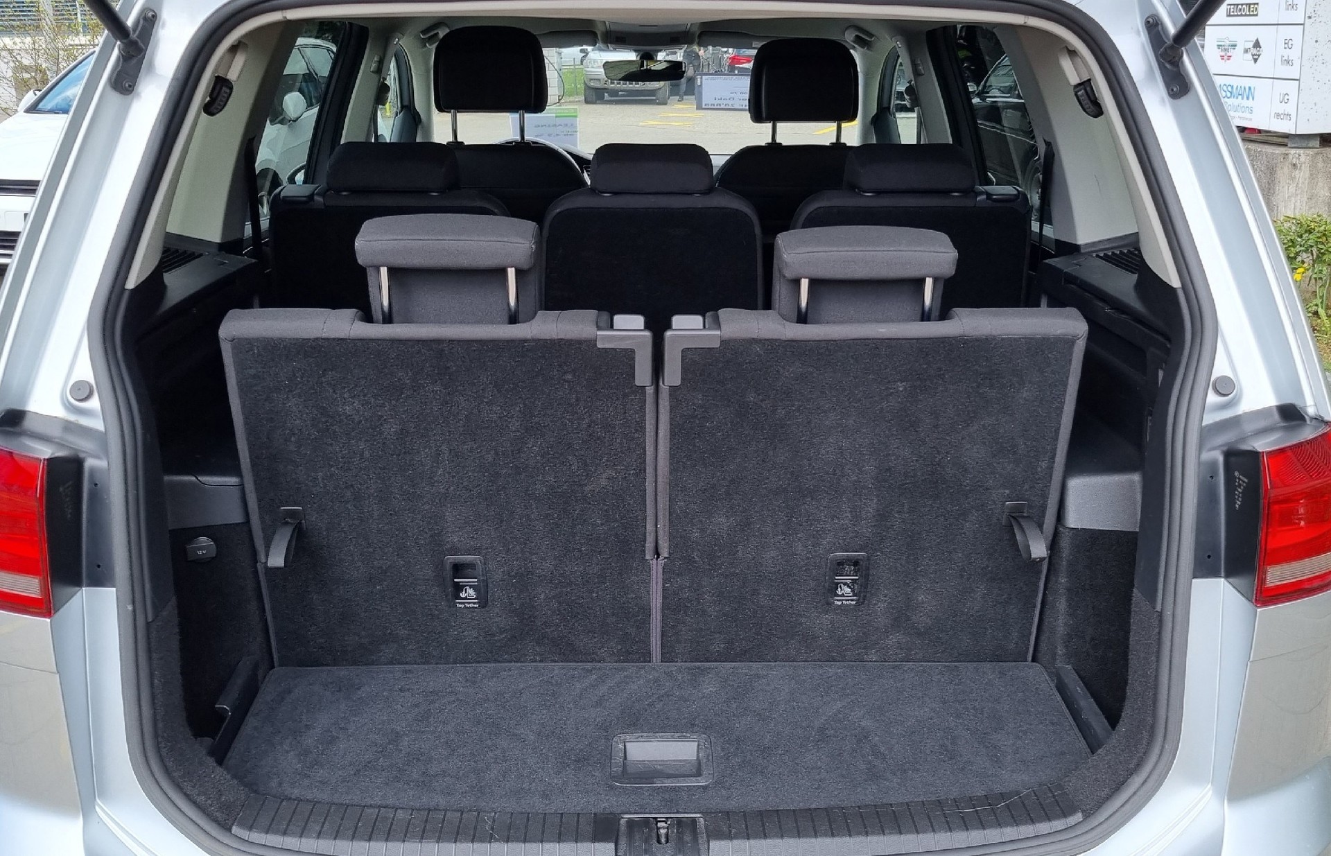 VW Touran 2.0 TDI R-Line BlueMotion Technology DSG-image-7