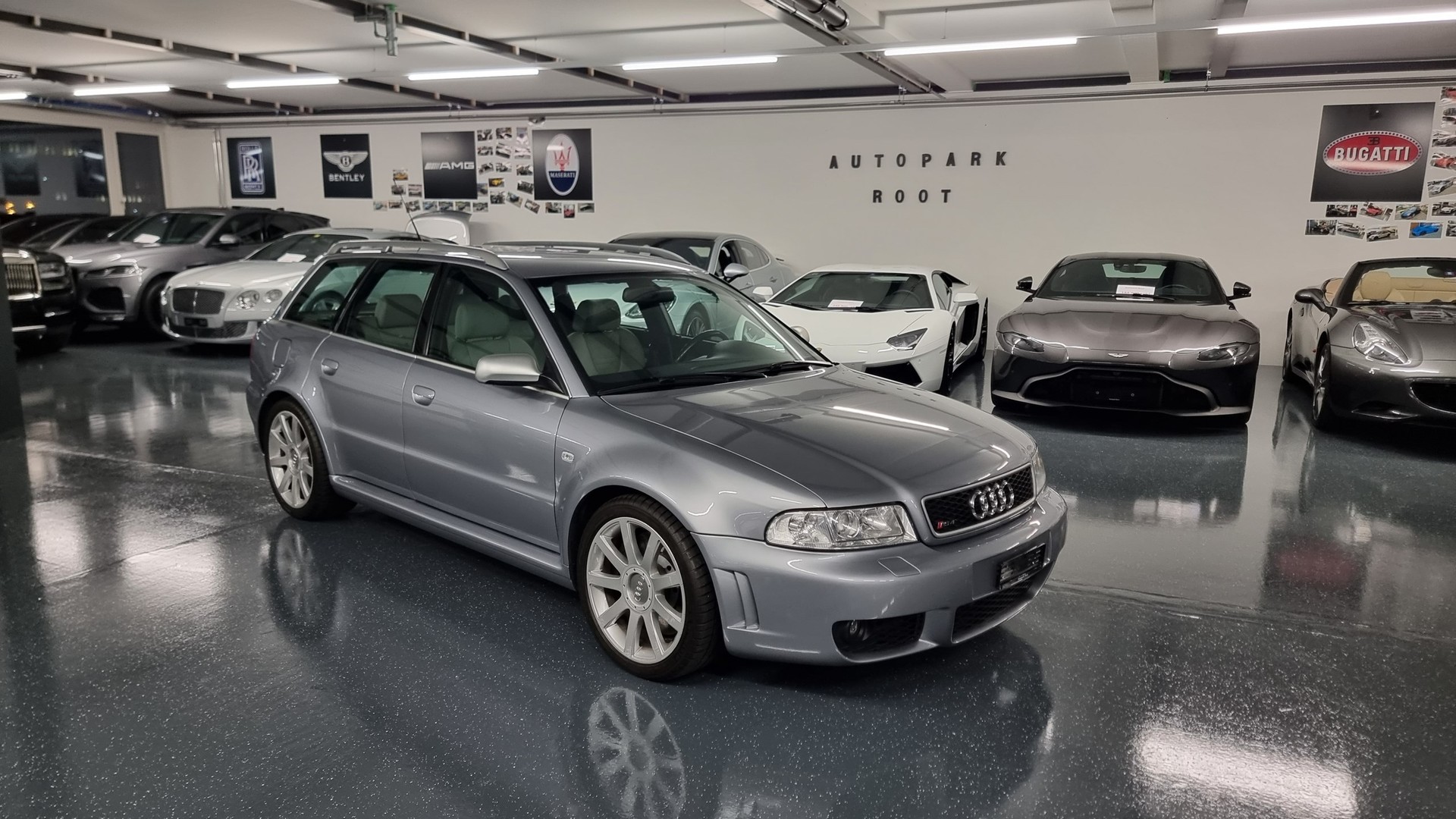 AUDI RS4 Avant quattro-image-0