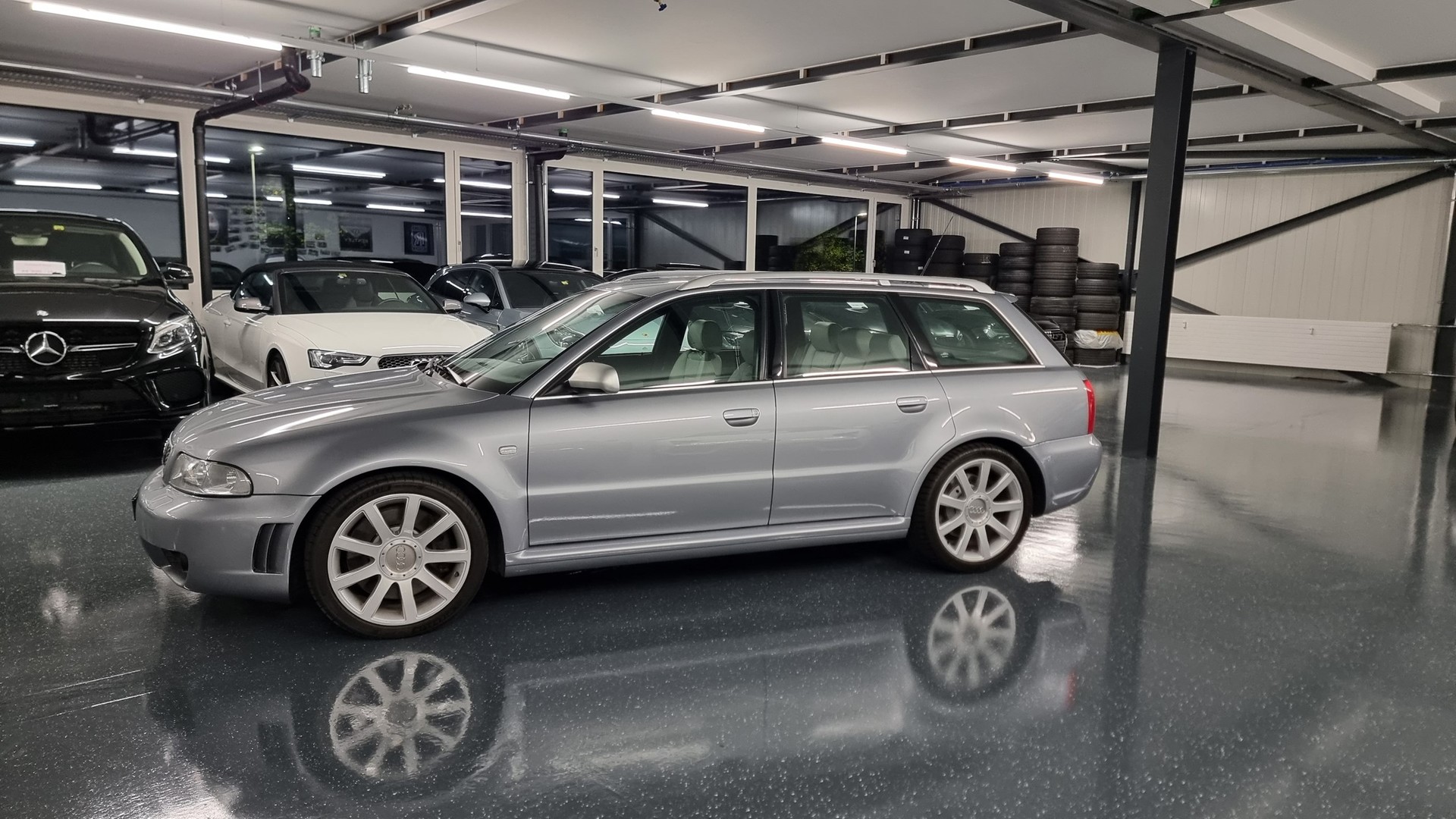 AUDI RS4 Avant quattro-image-4