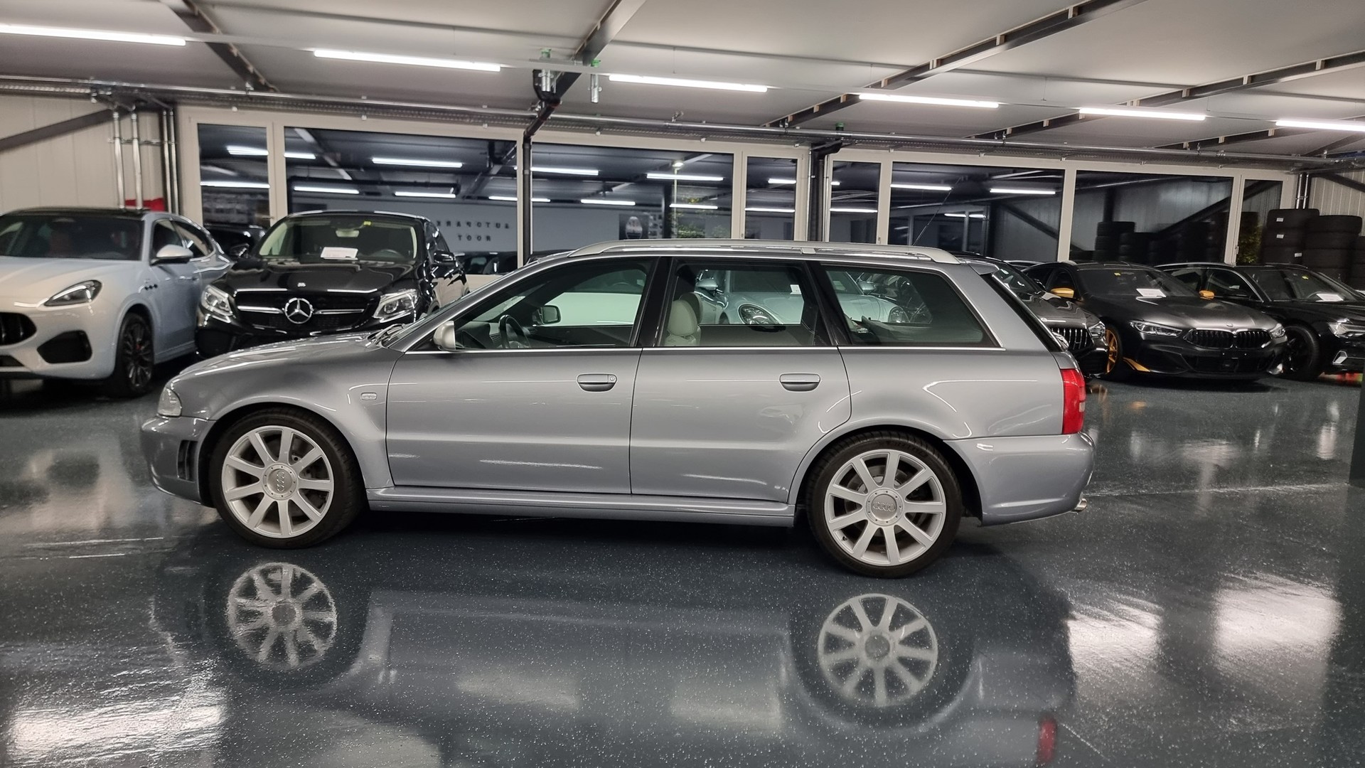 AUDI RS4 Avant quattro-image-6