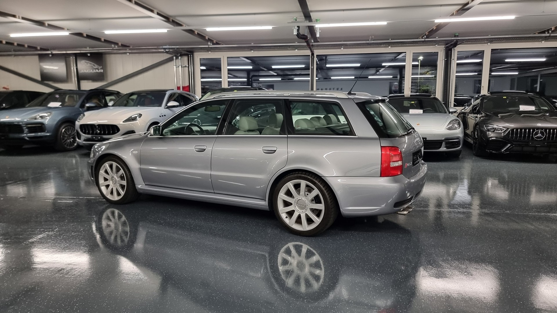 AUDI RS4 Avant quattro-image-8