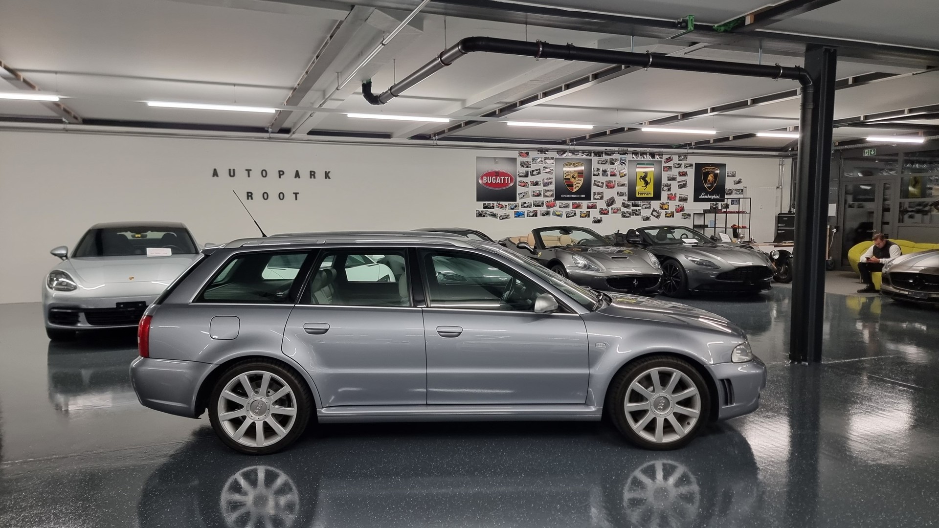 AUDI RS4 Avant quattro-image-2