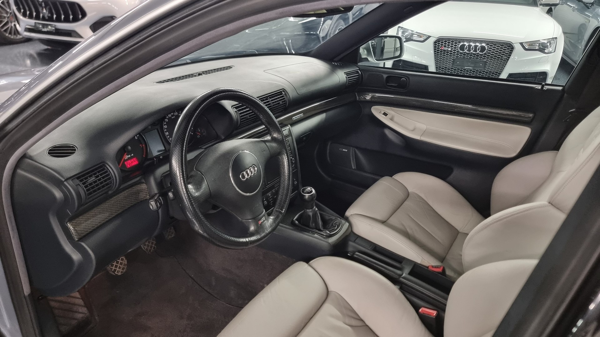 AUDI RS4 Avant quattro-image-11