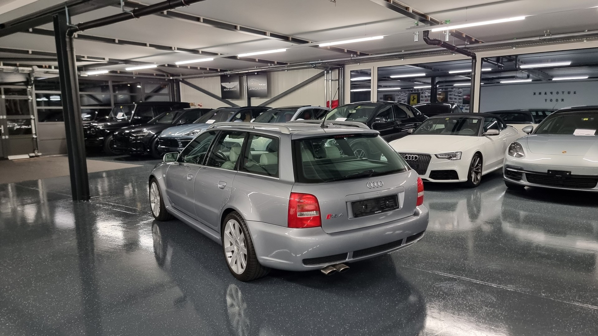 AUDI RS4 Avant quattro-image-9