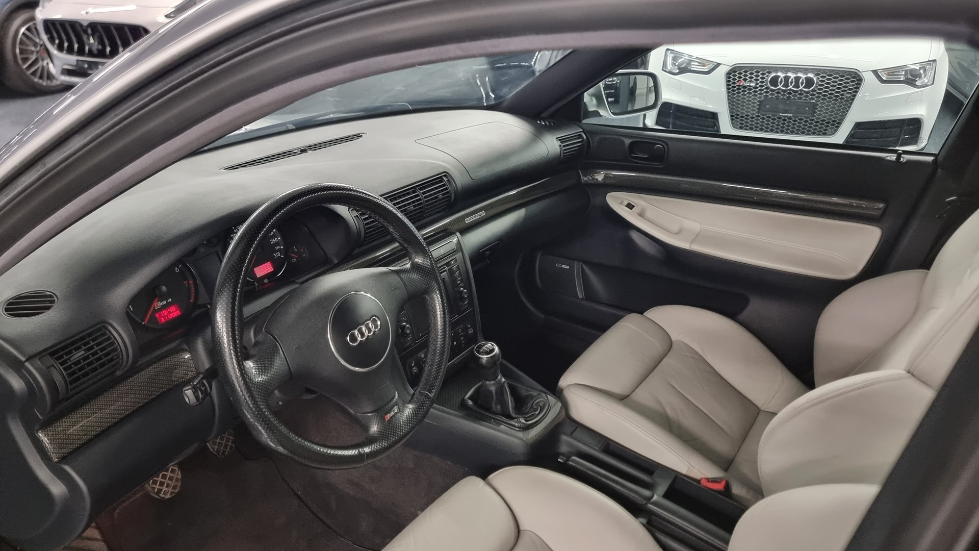 AUDI RS4 Avant quattro-image-13
