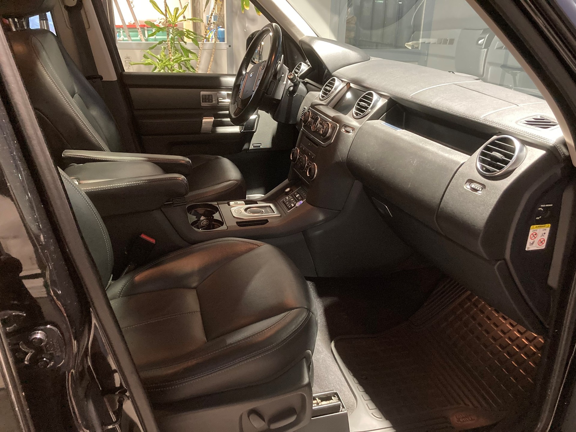 LAND ROVER Discovery 3.0 SDV6 HSE Luxury Automatic-image-9