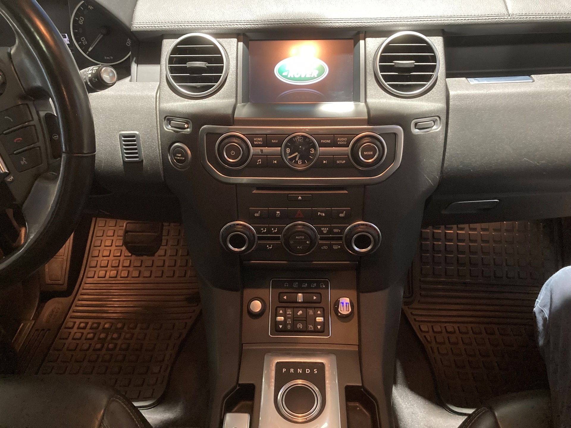 LAND ROVER Discovery 3.0 SDV6 HSE Luxury Automatic-image-10