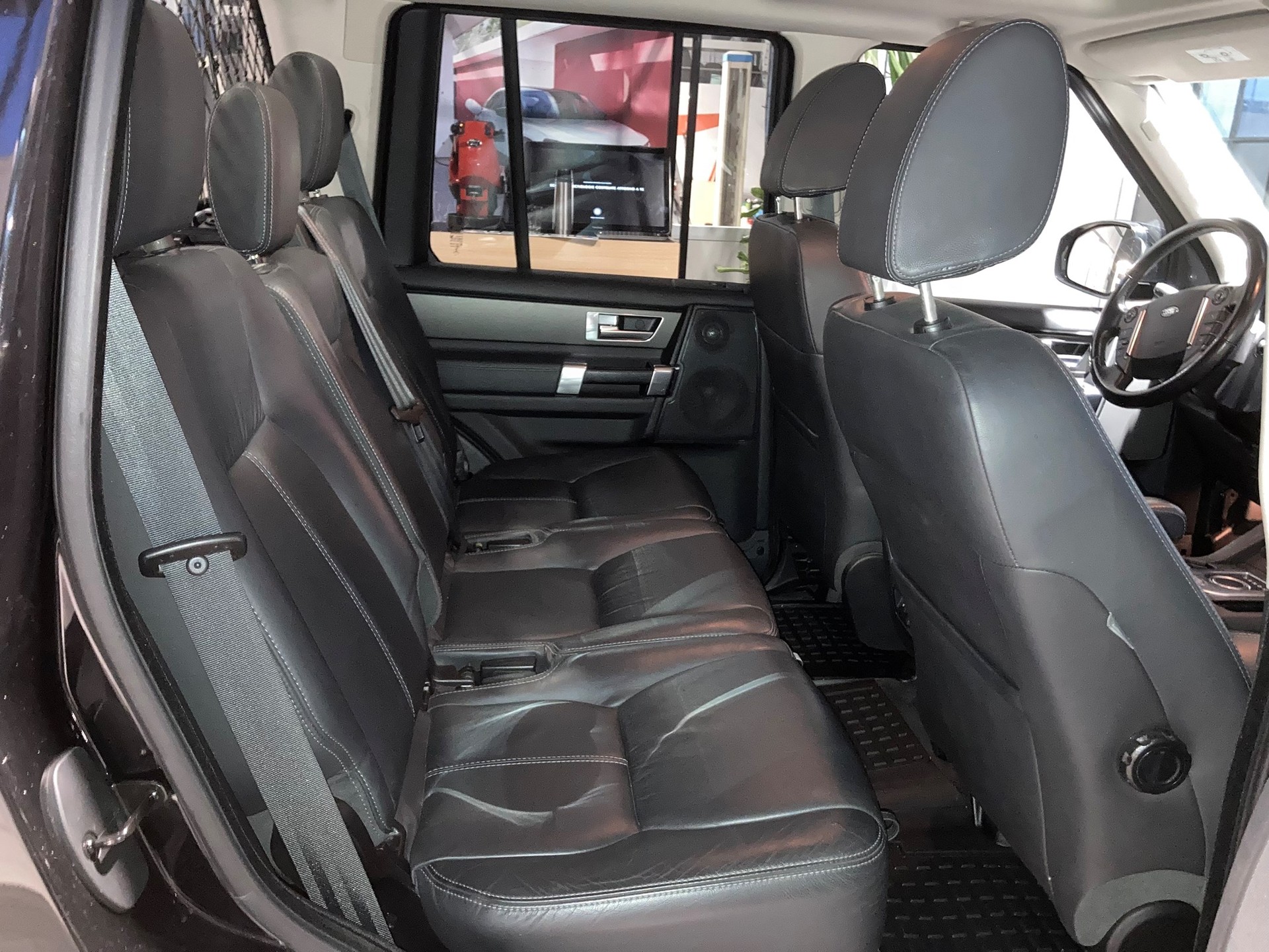 LAND ROVER Discovery 3.0 SDV6 HSE Luxury Automatic-image-11