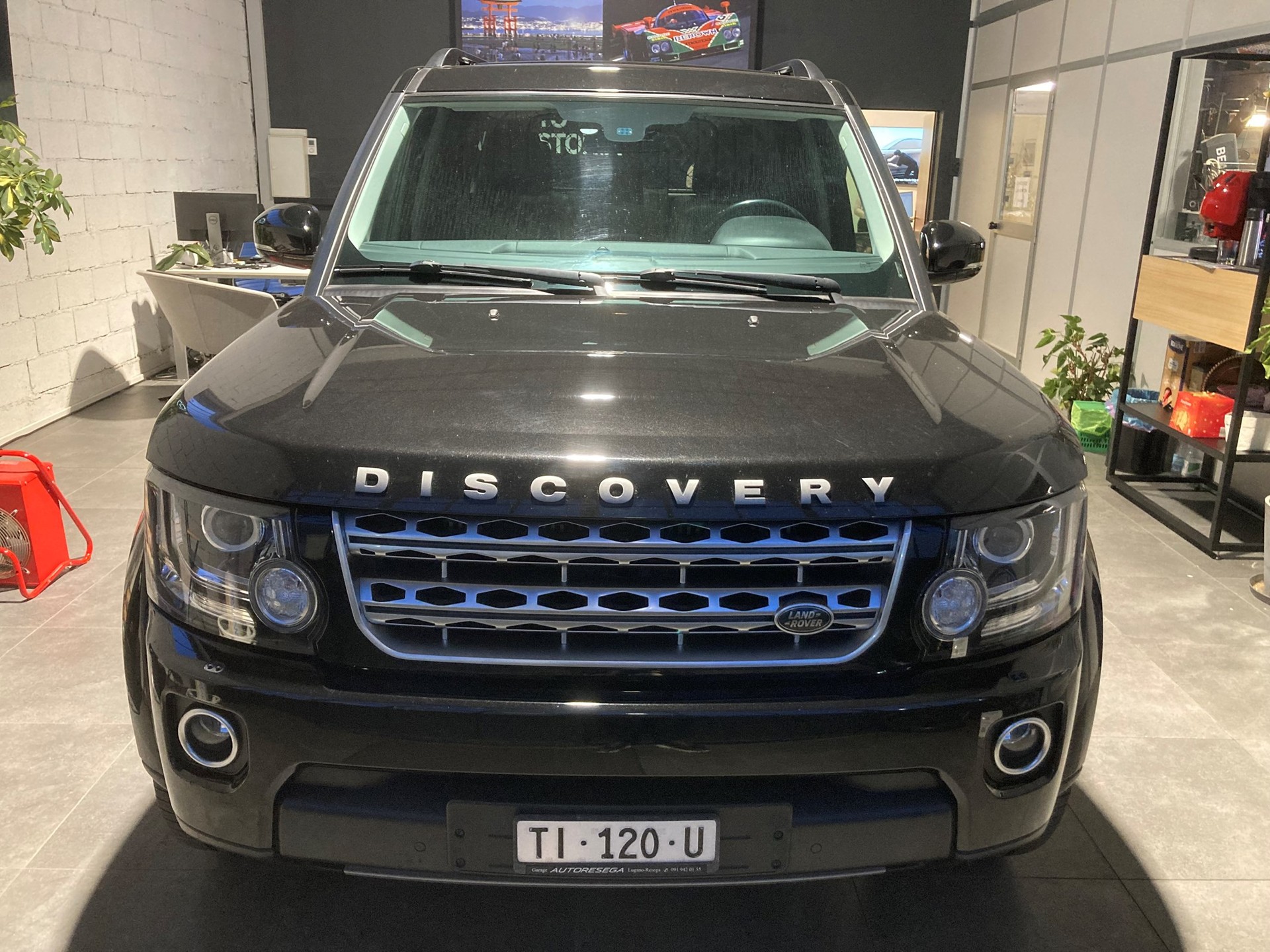 LAND ROVER Discovery 3.0 SDV6 HSE Luxury Automatic-image-1