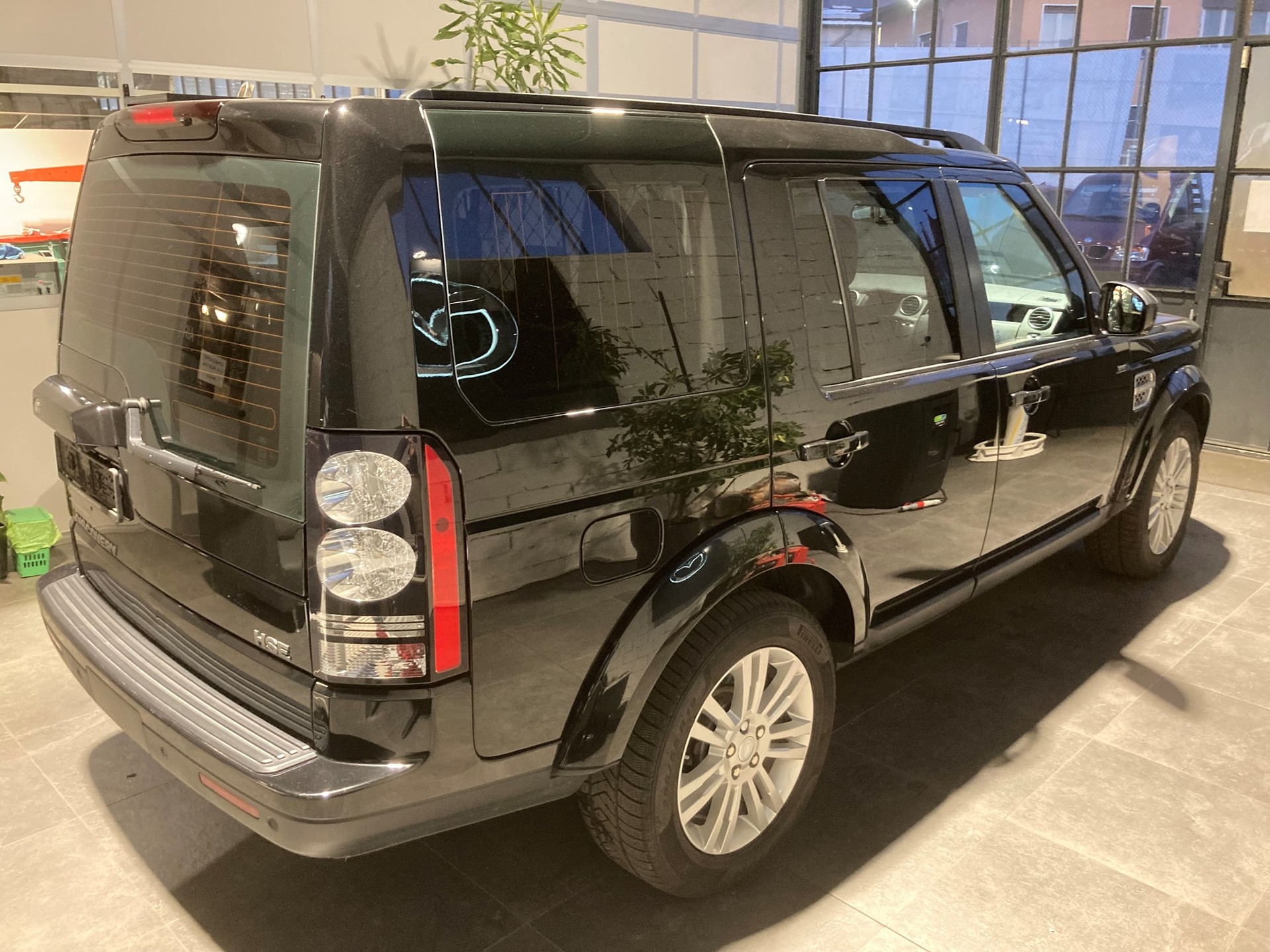 LAND ROVER Discovery 3.0 SDV6 HSE Luxury Automatic-image-3