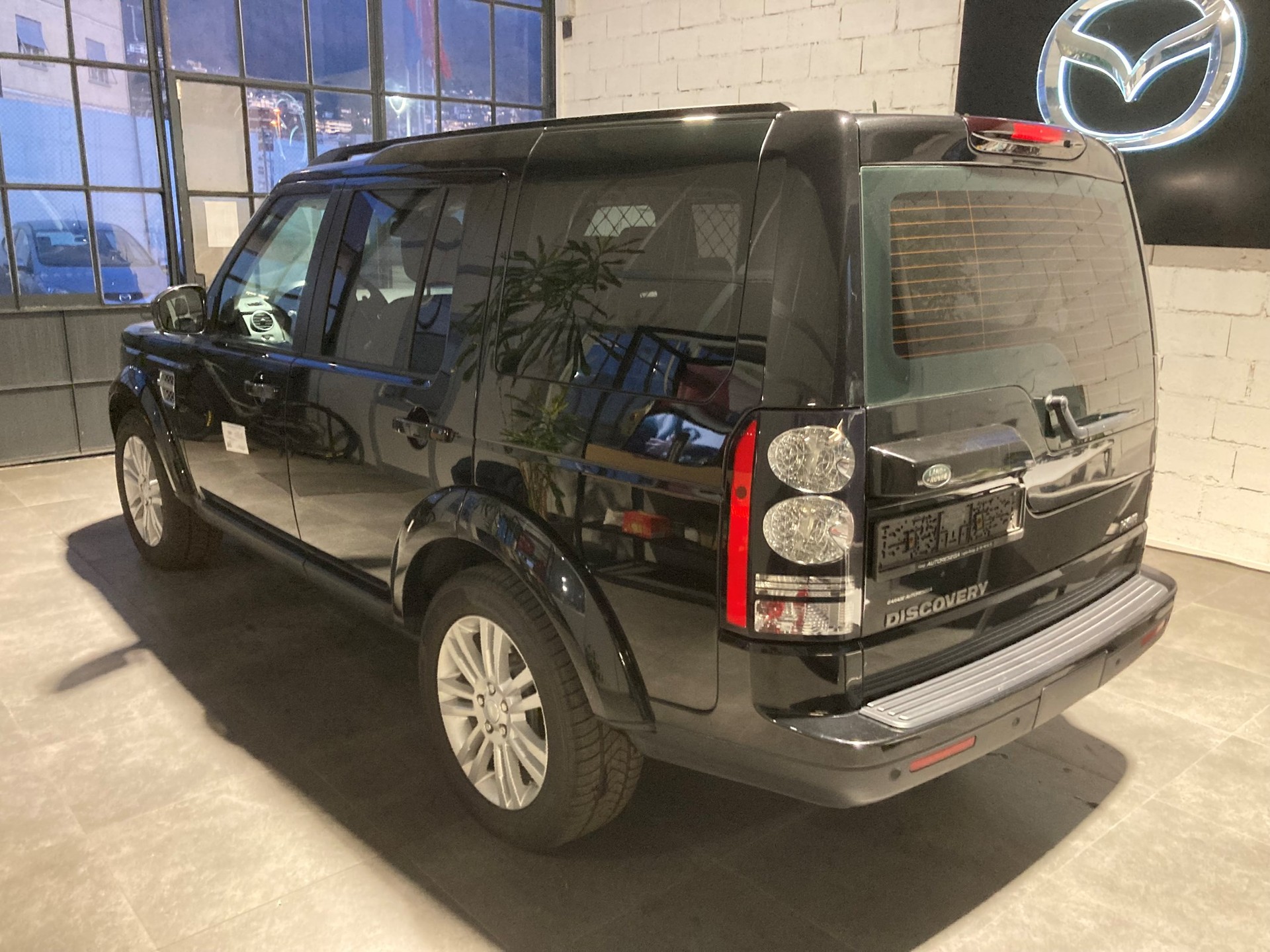 LAND ROVER Discovery 3.0 SDV6 HSE Luxury Automatic-image-5