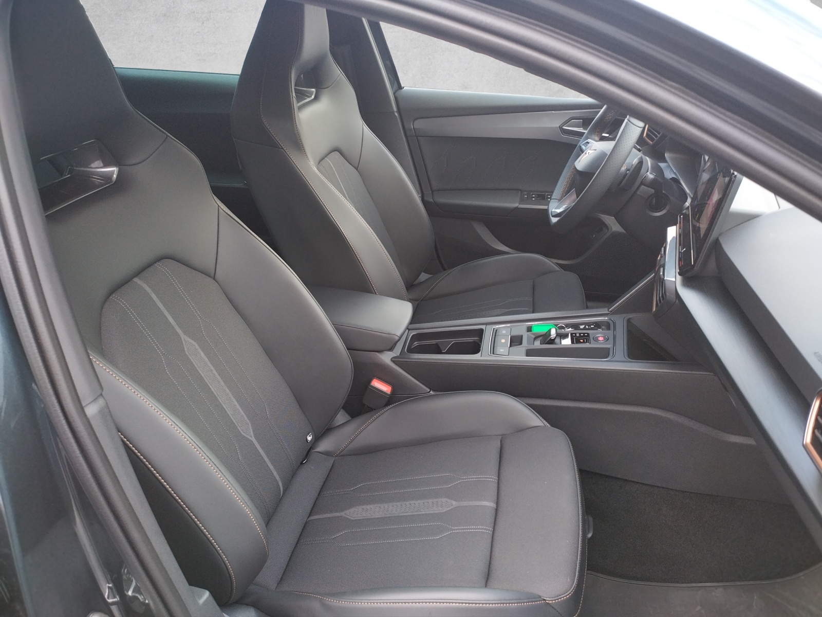 CUPRA LEON ST 1.4 e-HYBRID pHEV Inicio DSG-image-9