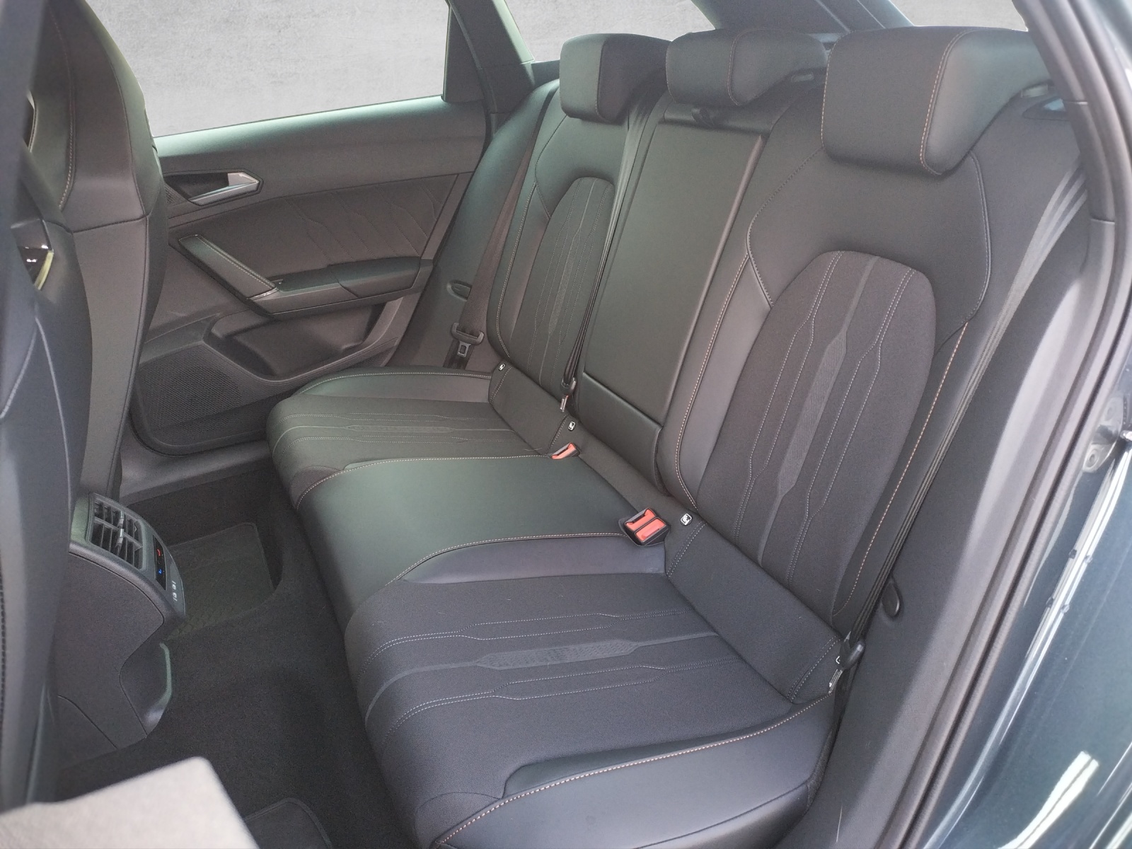 CUPRA LEON ST 1.4 e-HYBRID pHEV Inicio DSG-image-7