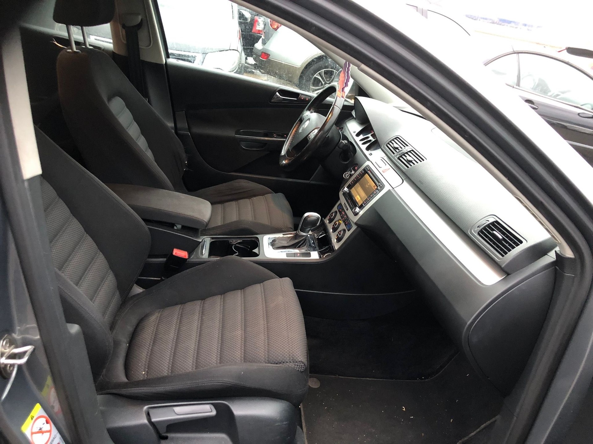 VW Passat Variant 2.0 TDI Trendline-image-14