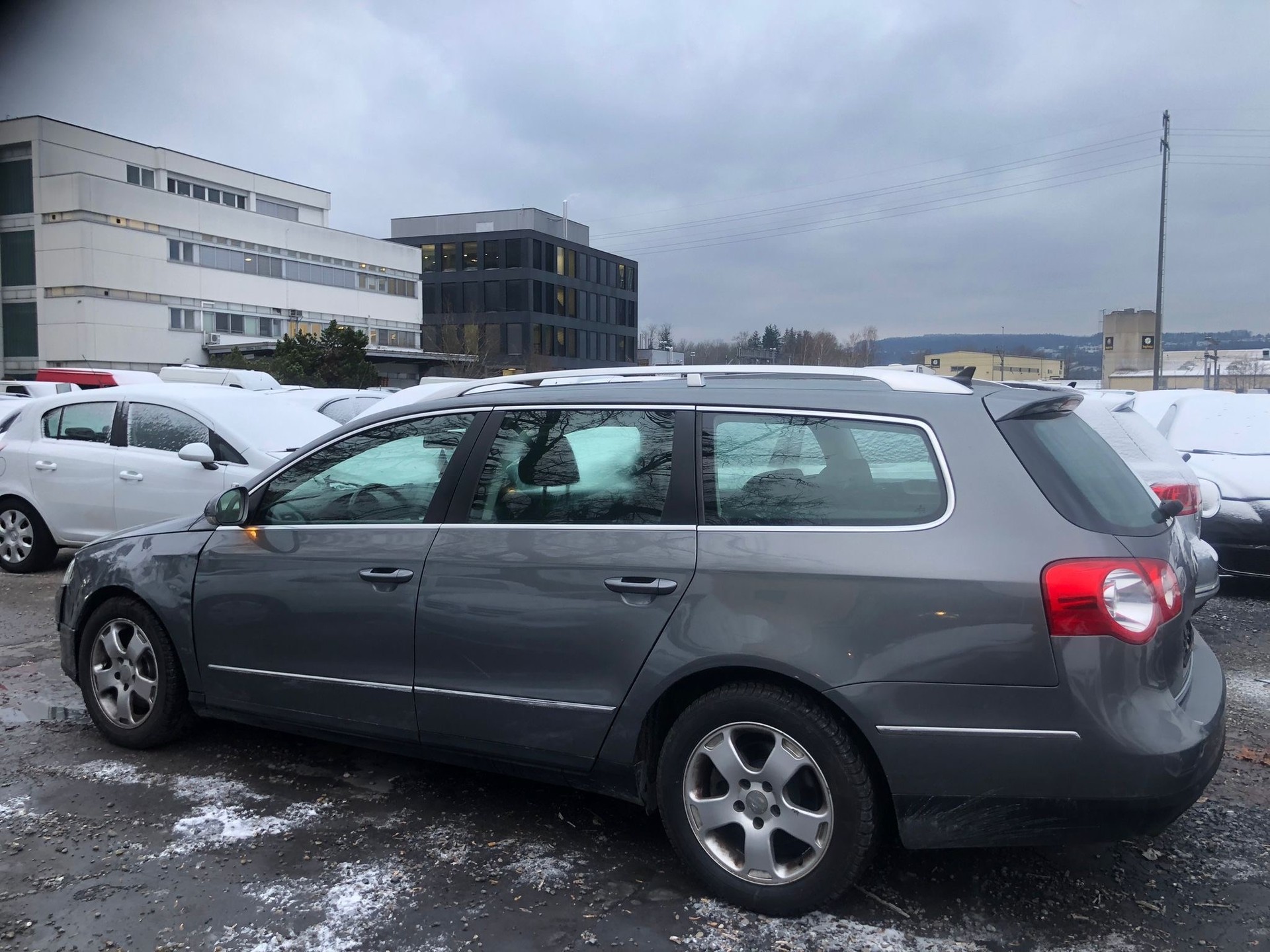 VW Passat Variant 2.0 TDI Trendline-image-4