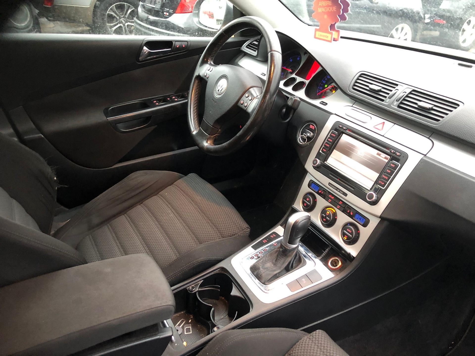 VW Passat Variant 2.0 TDI Trendline-image-8