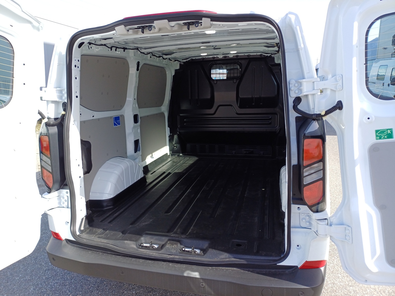 FORD Transit Custom Van 320 L1H1 Trend-image-10