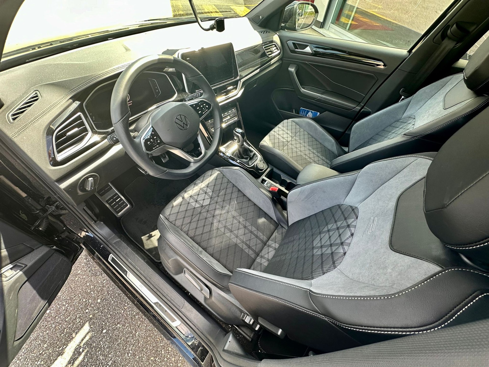 VW T-Roc 2.0 TSI R-Line DSG 4Motion-image-8