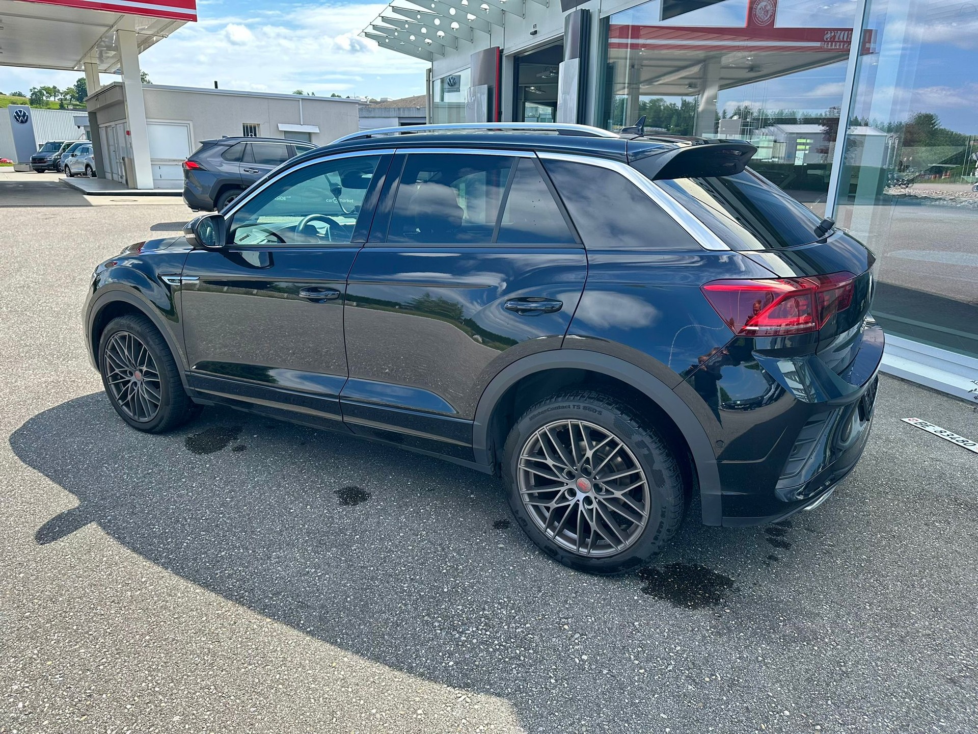 VW T-Roc 2.0 TSI R-Line DSG 4Motion-image-2