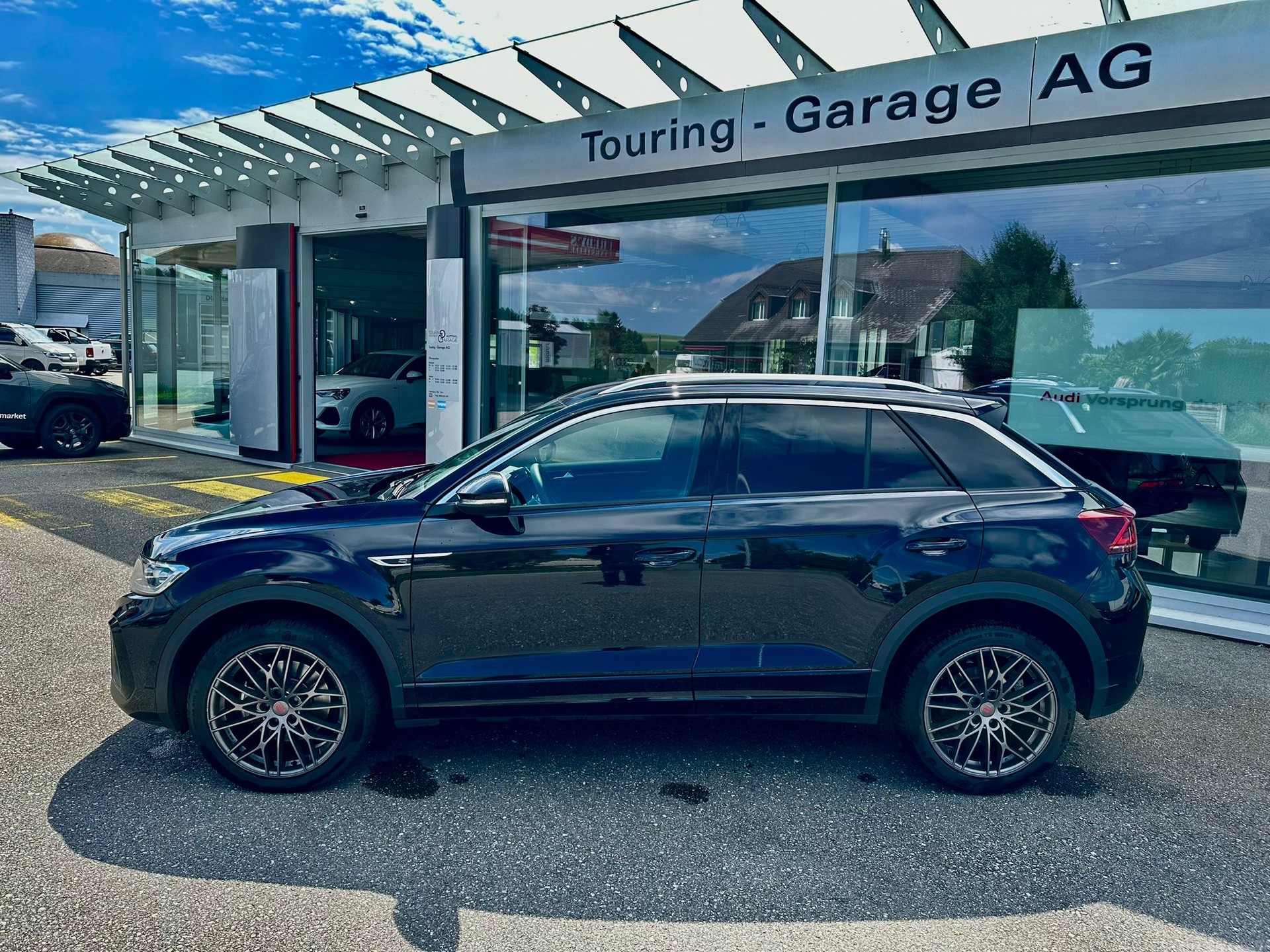 VW T-Roc 2.0 TSI R-Line DSG 4Motion-image-1