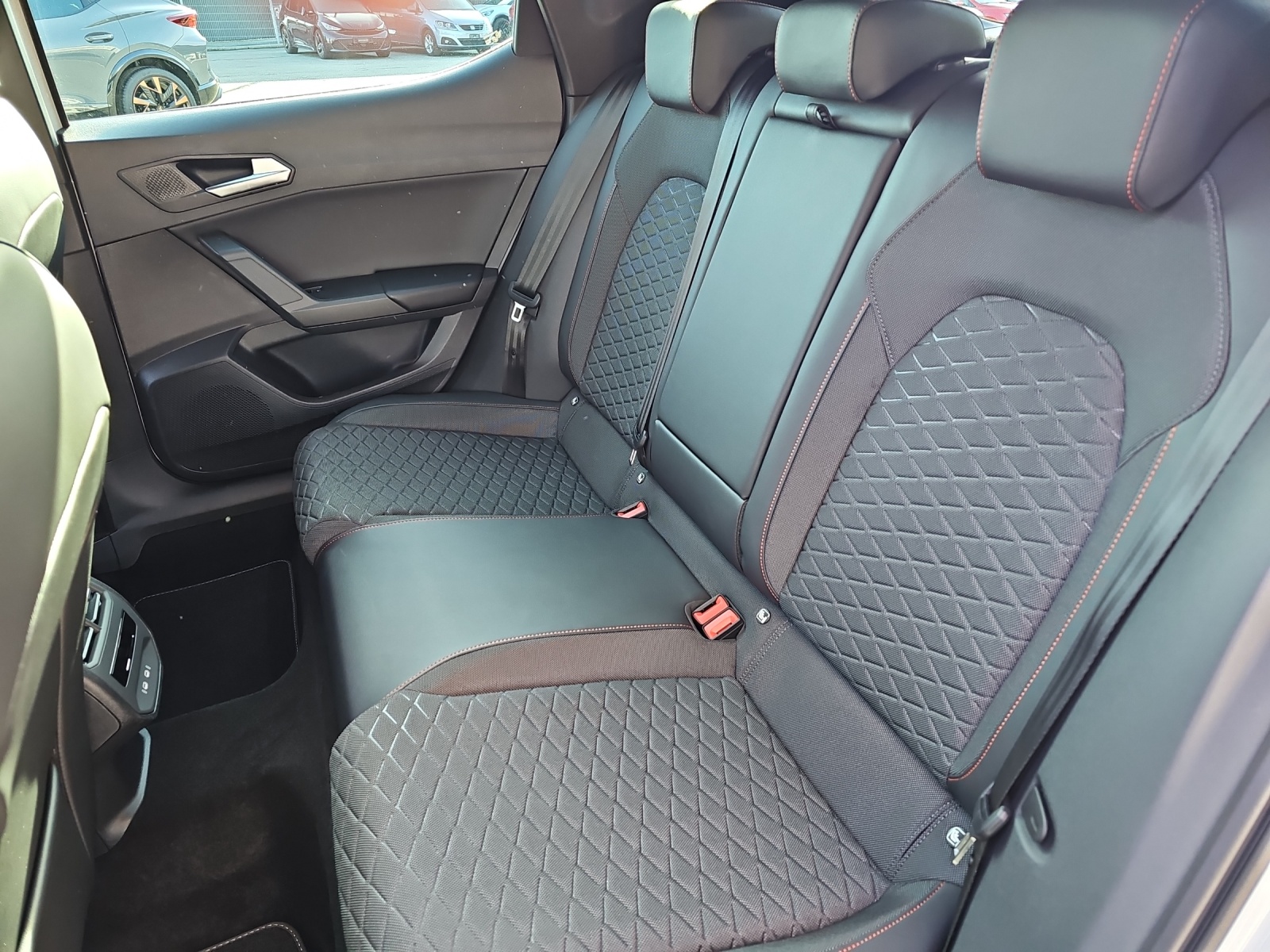 SEAT Leon 1.5 eTSI mHEV DSG Move FR-image-12