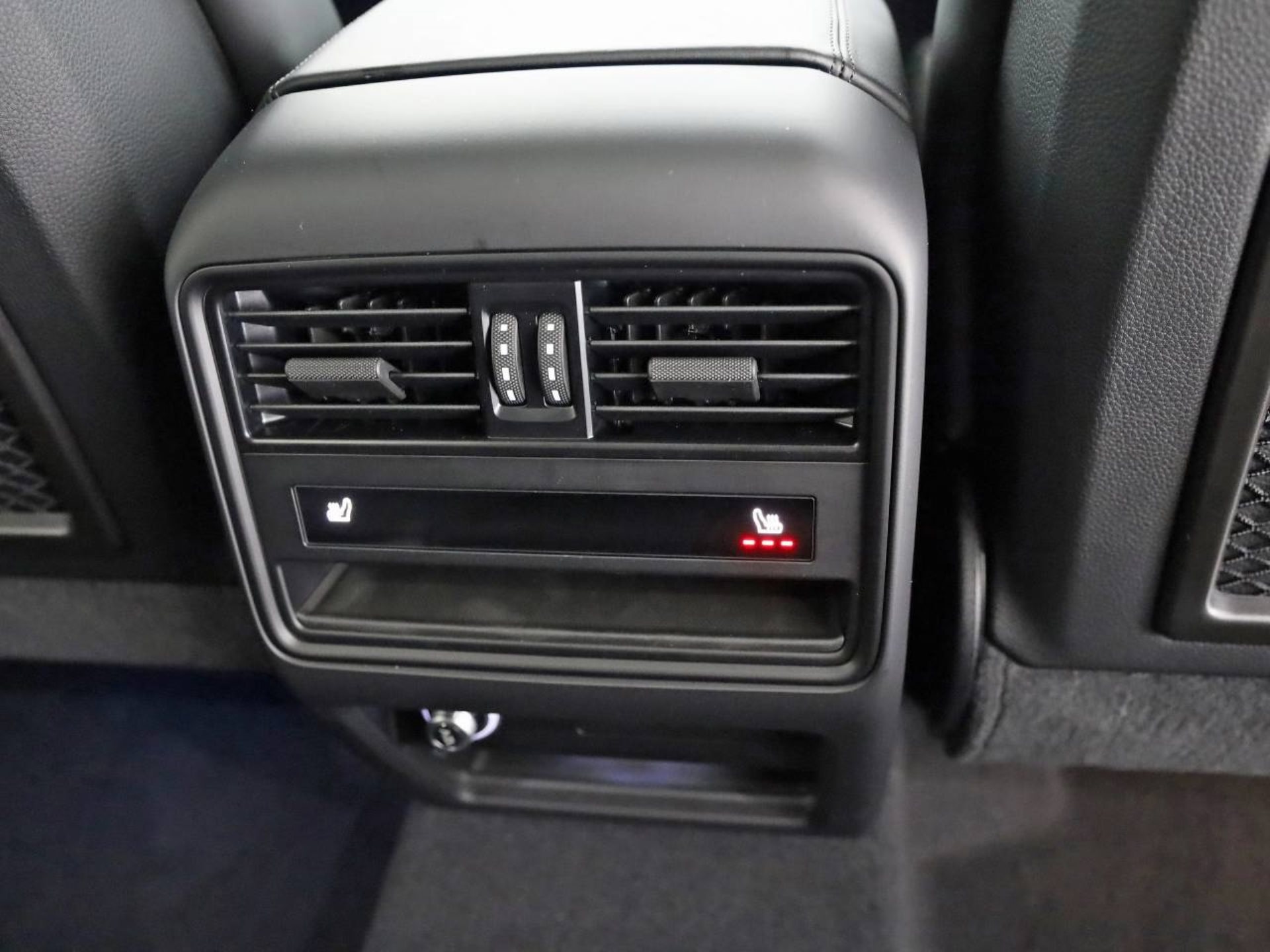 PORSCHE Cayenne S Coupé-image-17