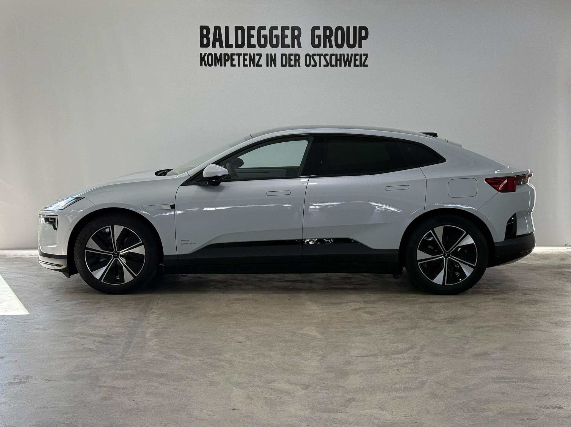 POLESTAR 4 Long Range Single Motor-image-1