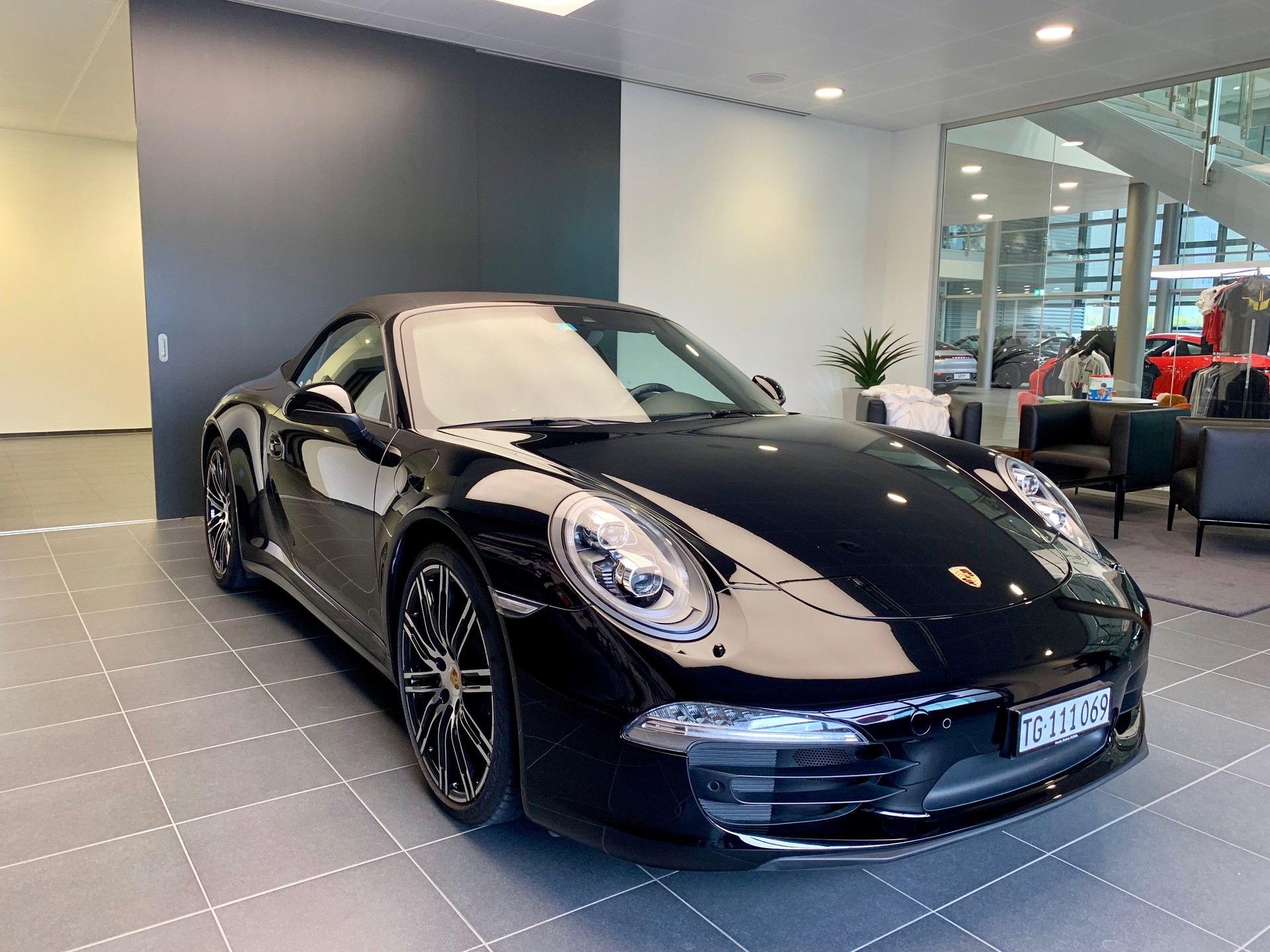 PORSCHE 911 Cabrio Carrera 4 Black Edition PDK-image-12