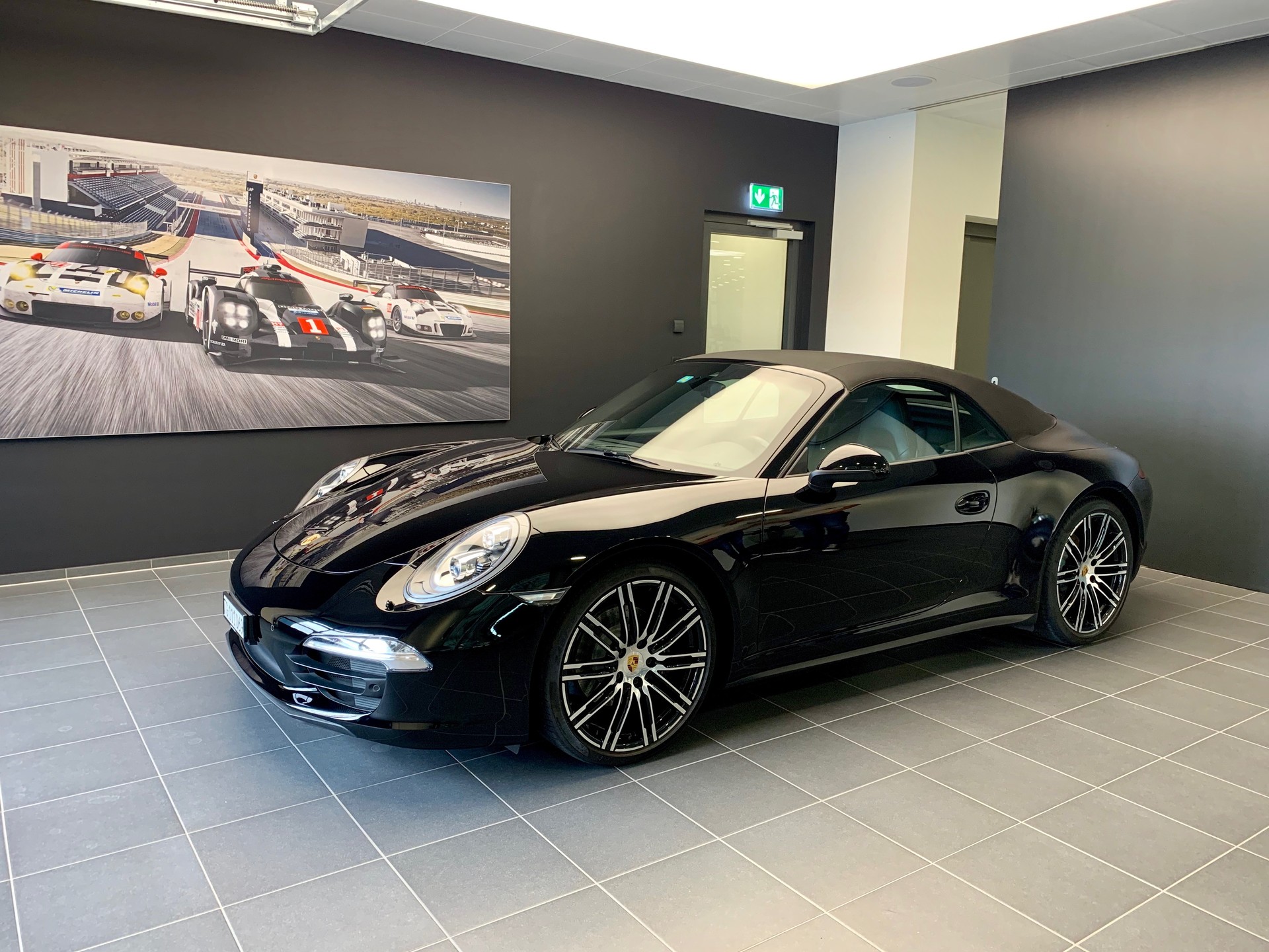 PORSCHE 911 Cabrio Carrera 4 Black Edition PDK-image-9