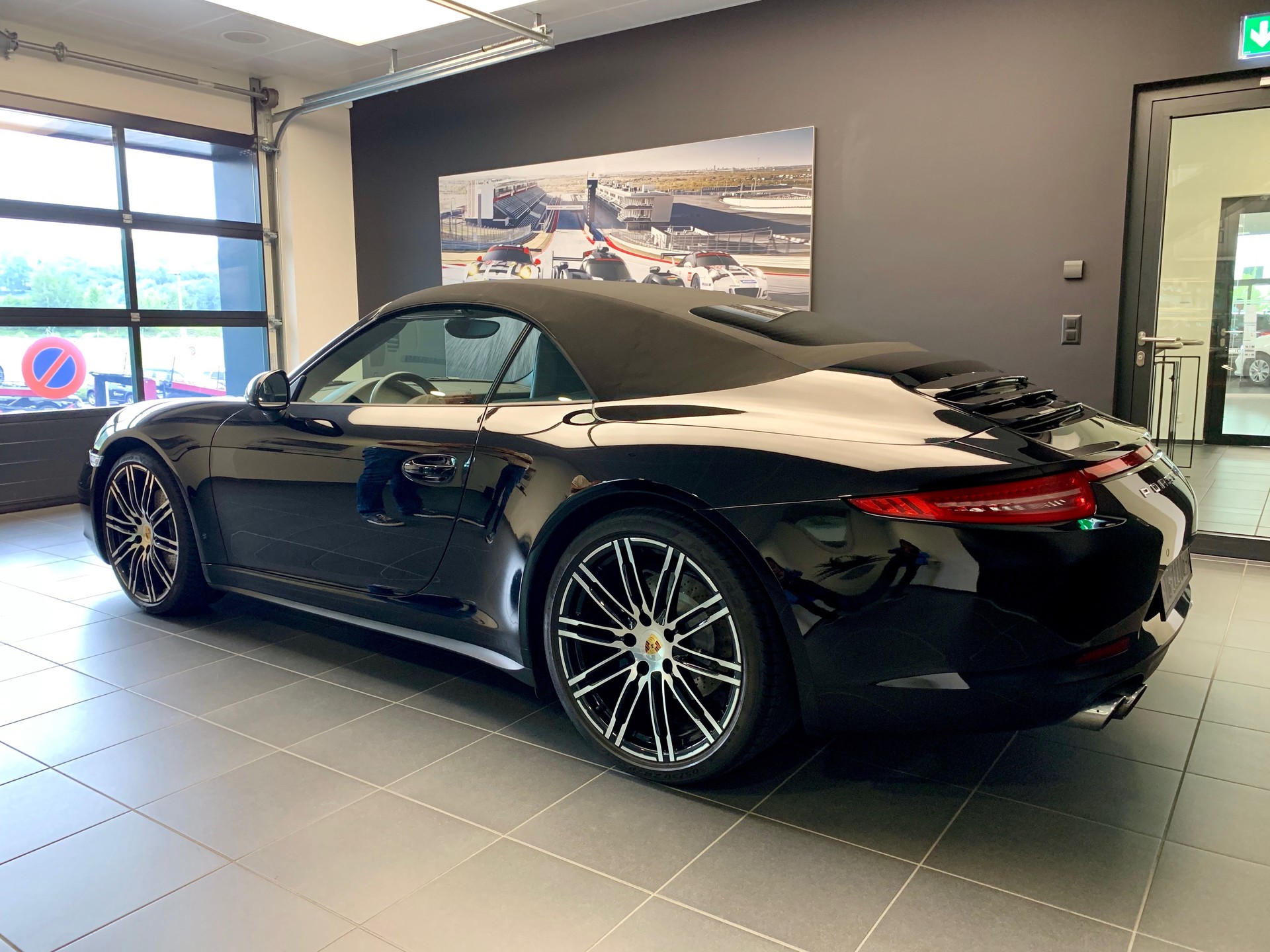 PORSCHE 911 Cabrio Carrera 4 Black Edition PDK-image-10