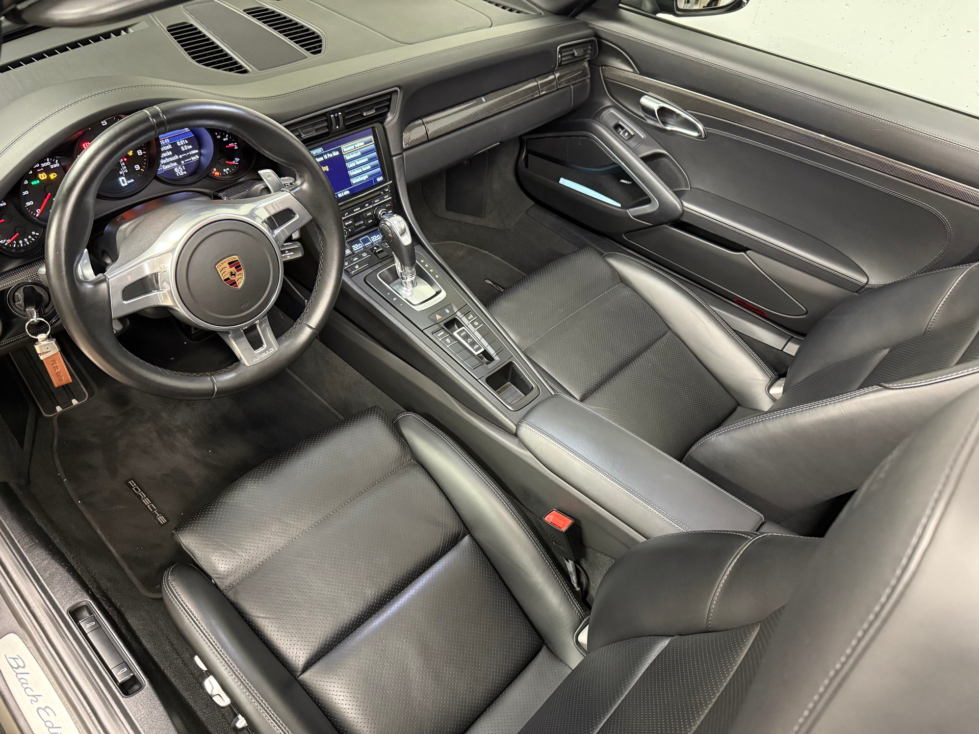 PORSCHE 911 Cabrio Carrera 4 Black Edition PDK-image-19
