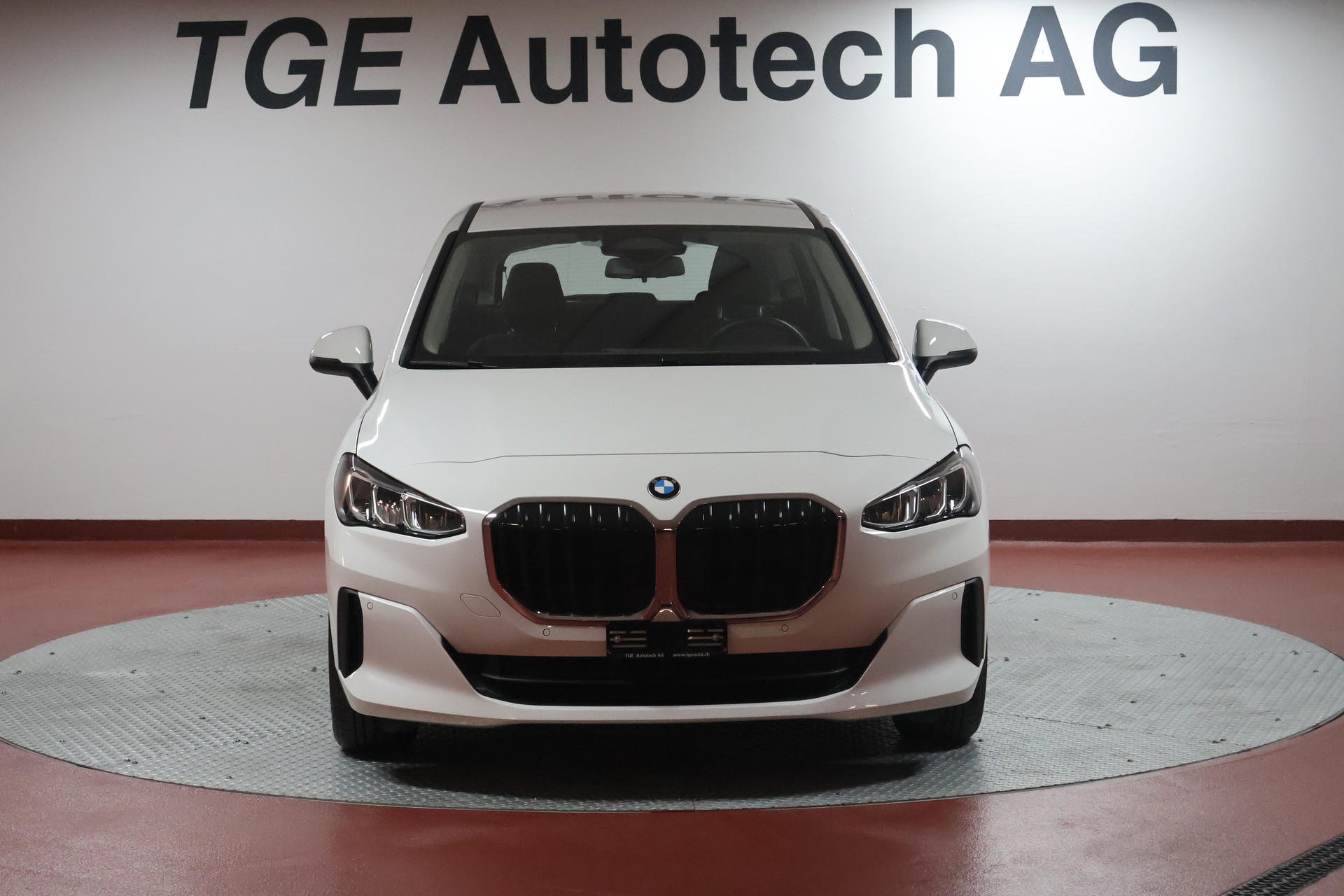 BMW 223d Active Tourer xDrive DKG-showroom-element-1