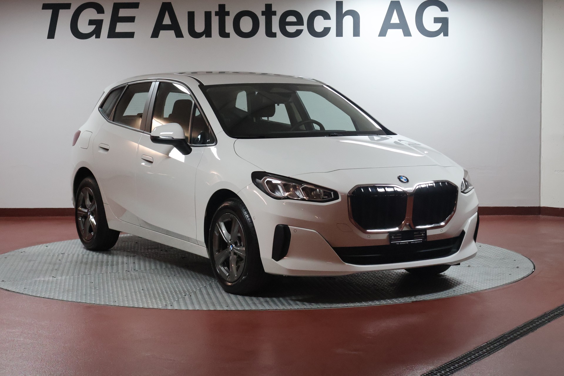 BMW 223d Active Tourer xDrive DKG-showroom-element-2