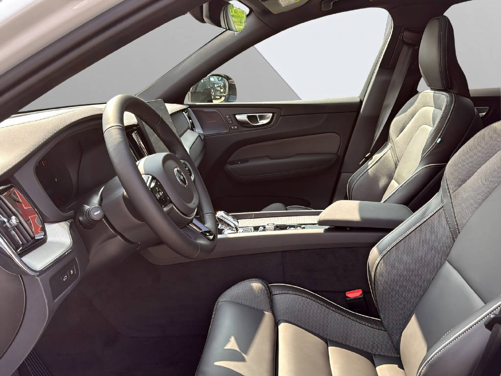 VOLVO XC60 2.0 T6 TE Black Edition eAWD-image-7