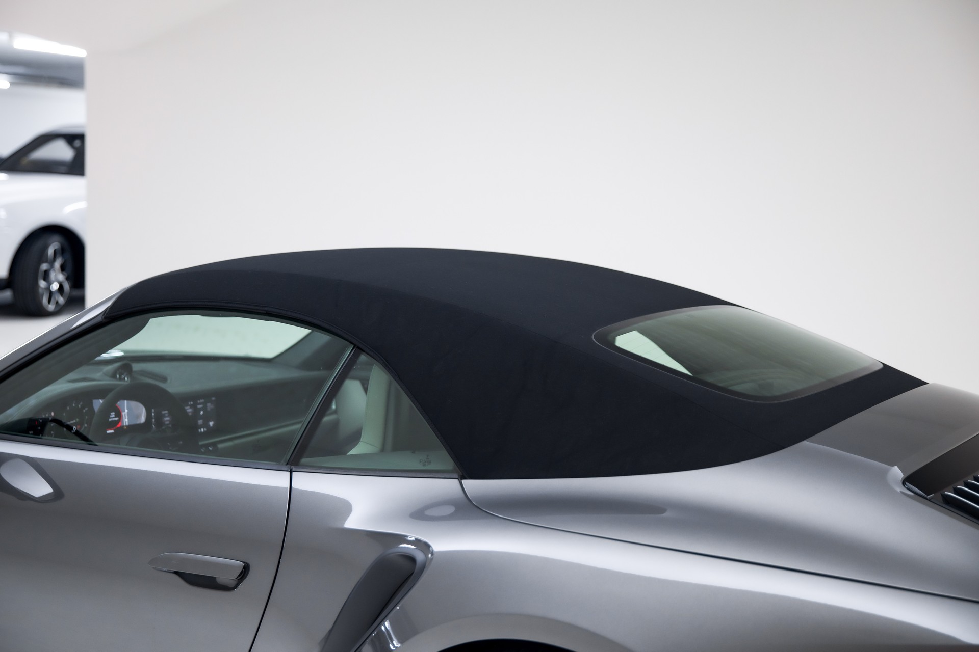 PORSCHE 911 Turbo Cabriolet PDK-image-12