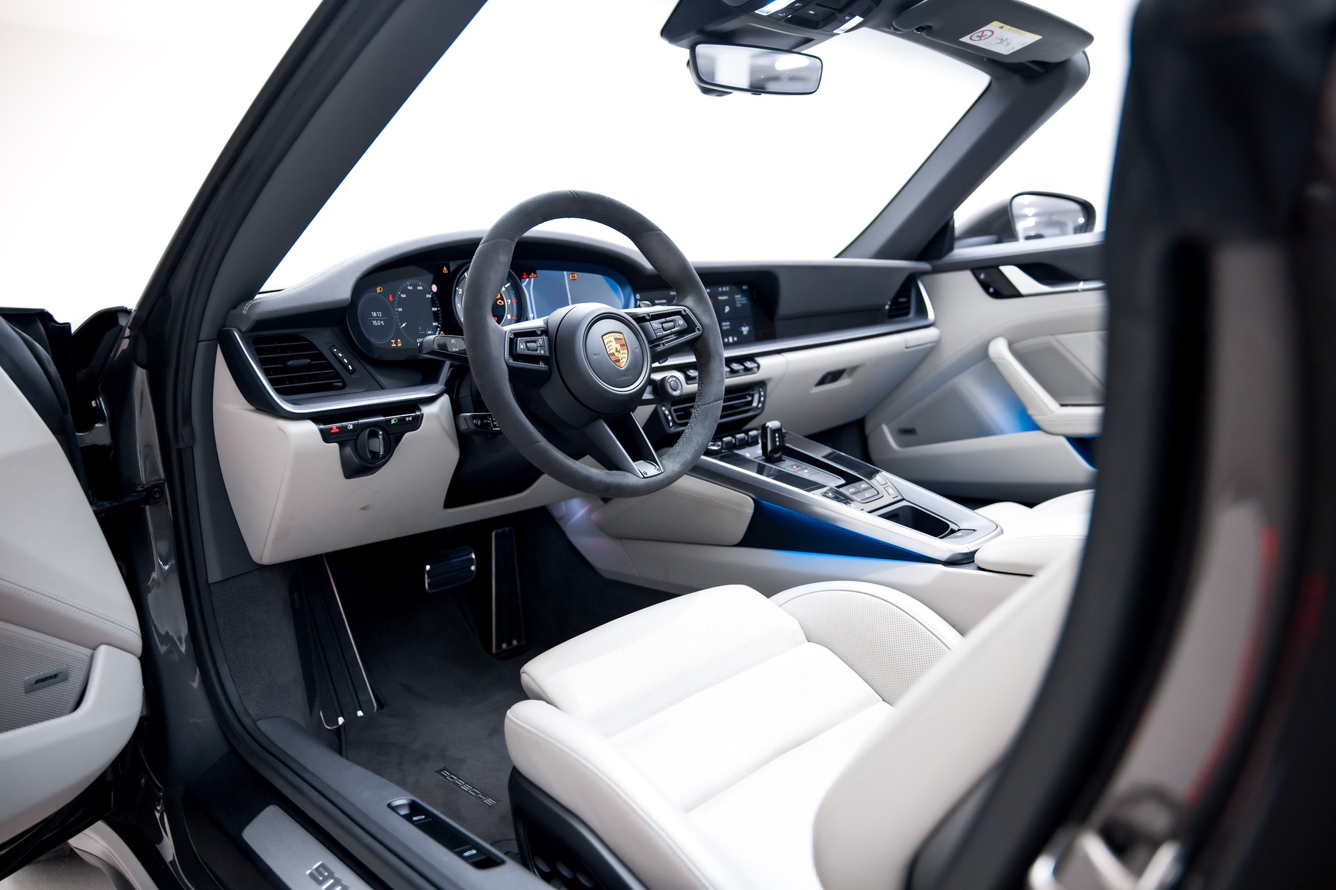 PORSCHE 911 Turbo Cabriolet PDK-image-21