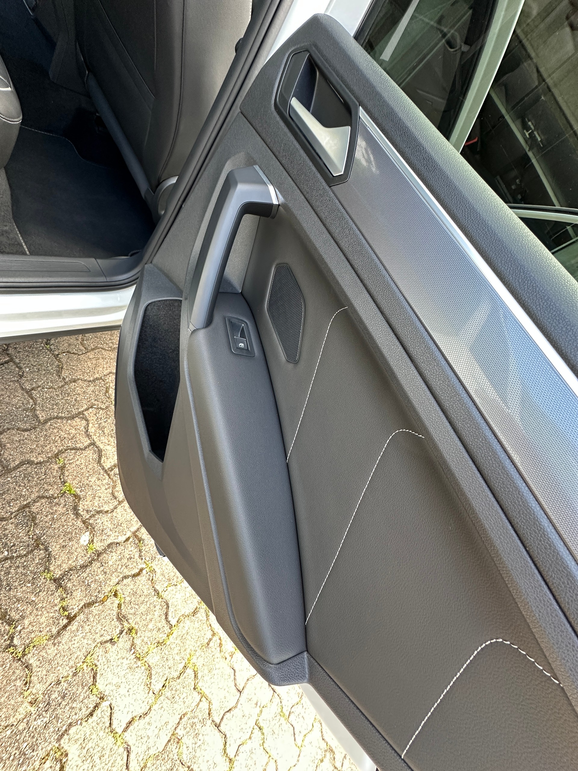 VW Tiguan 2.0 TDI SCR Highline 4Motion DSG-image-13