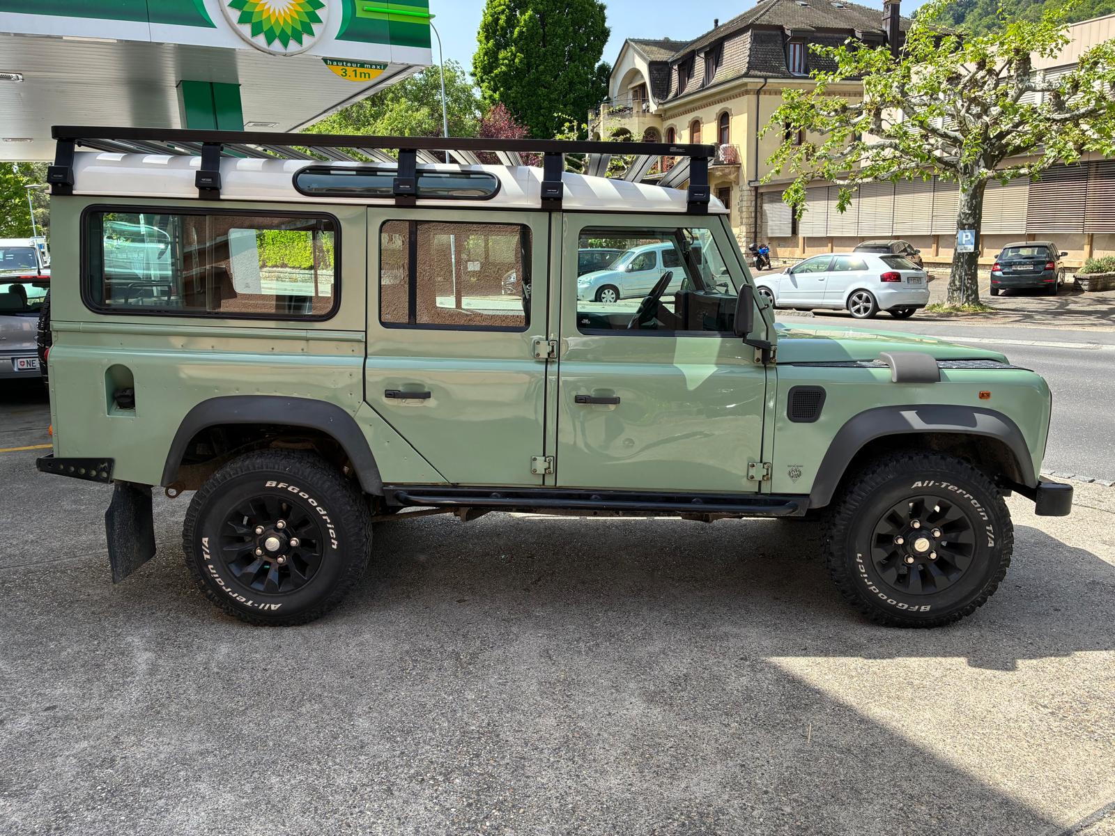 LAND ROVER 110 300TDI-image-2