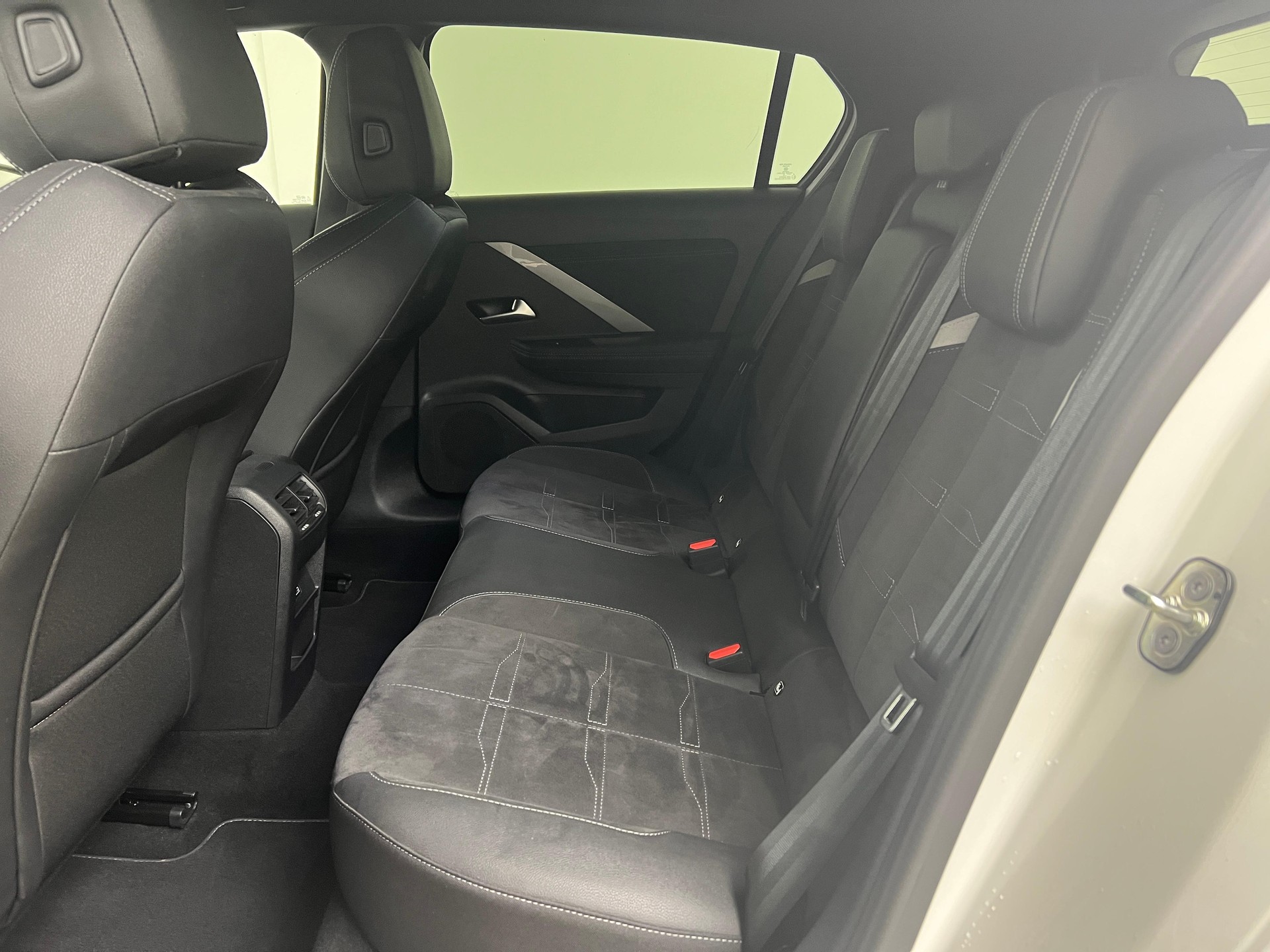 OPEL Astra 1.6 T PHEV 180 Swiss Plus / ab 3,99% Leasing bei Abschluss einer Protect Autoversicherung-image-6